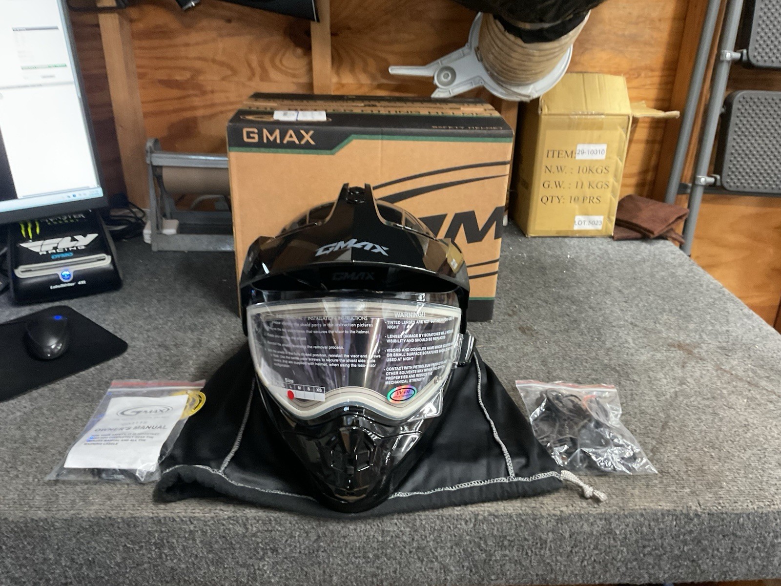 Gmax MG-11S Snow Helmet W/ Electric Sheild Black Size Large A41100026 Gmax MG-11S Snow Helmet W/ Electric Sheild Black Size Large A41100026