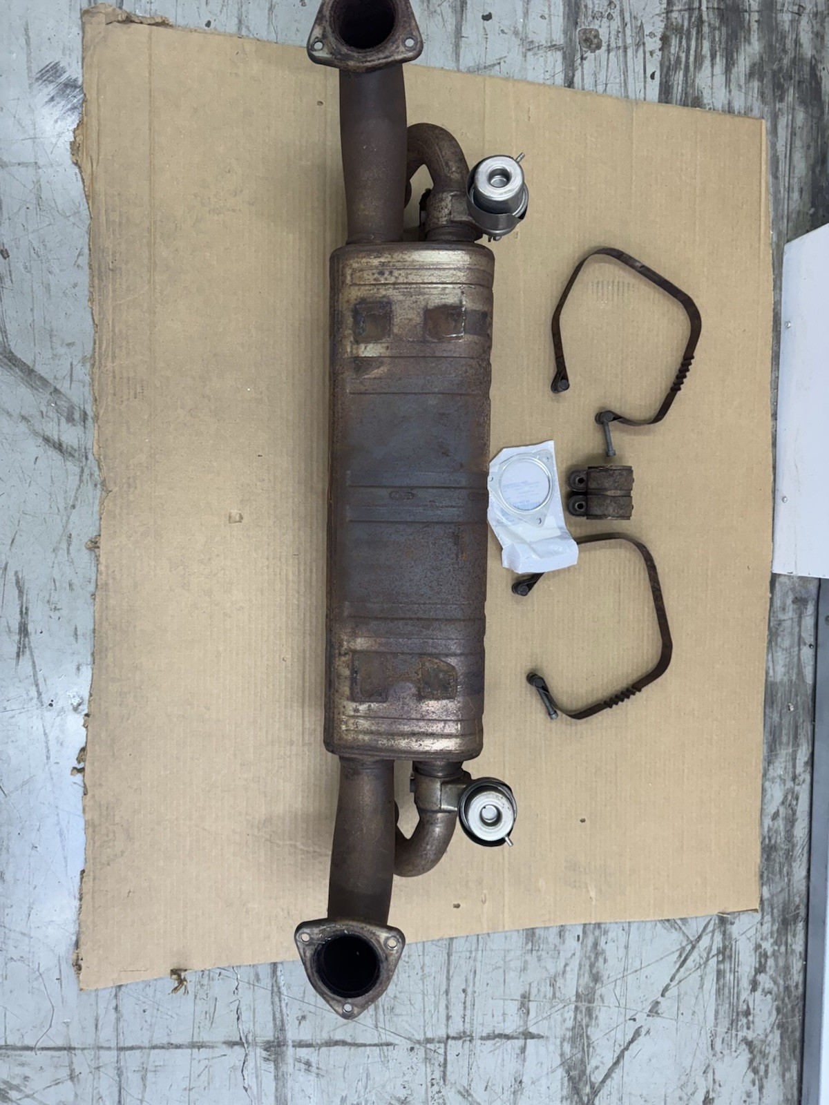 2012-2016 Porsche 991 911 Carrera S 3.8L Rear Center Exhaust Muffler Silencer