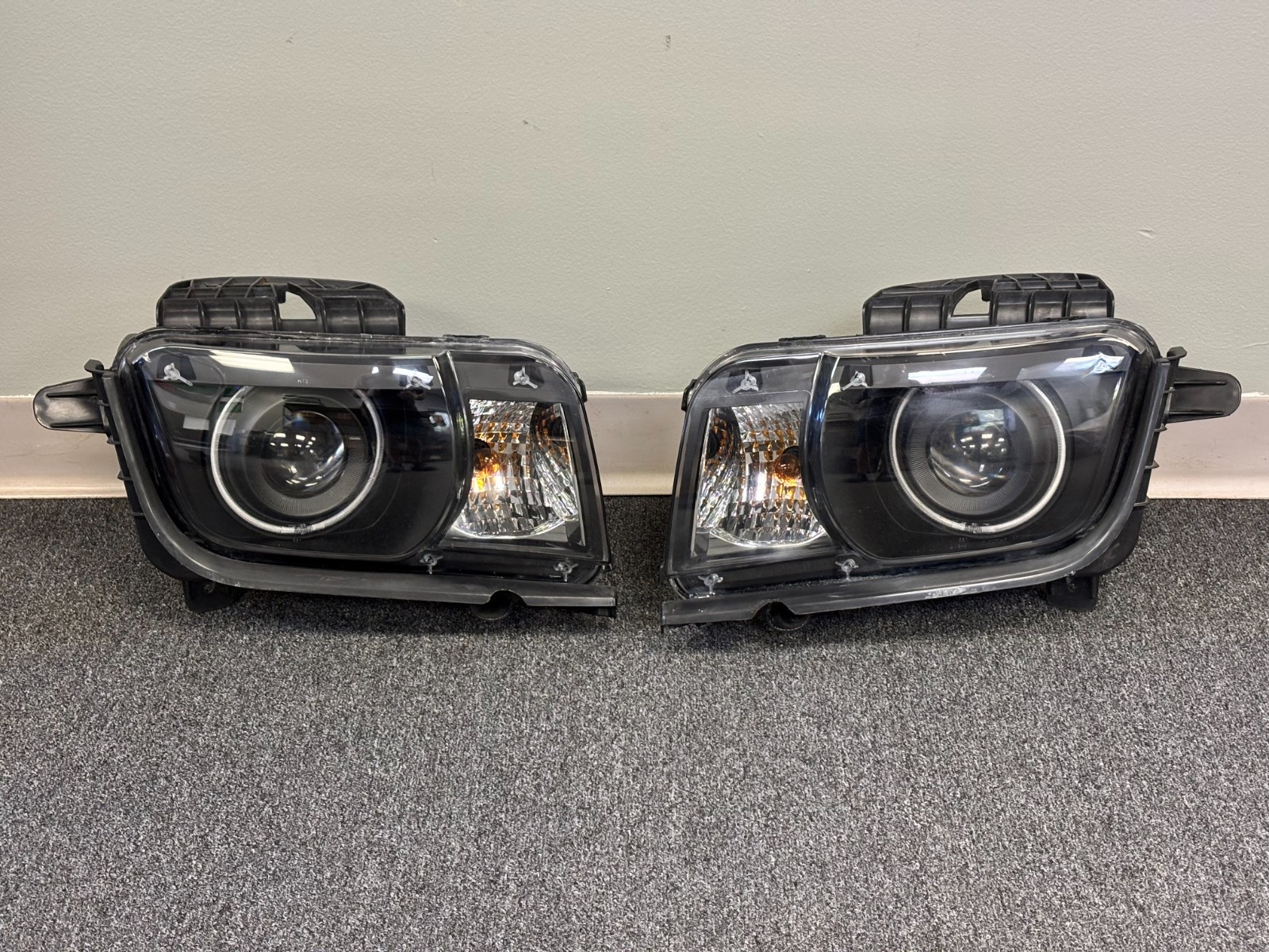 2010-2013 Chevrolet Camaro HID Right Left Headlight Set Pair Aftermarket 2010-2013 Chevrolet Camaro HID Right Left Headlight Set Pair Aftermarket
