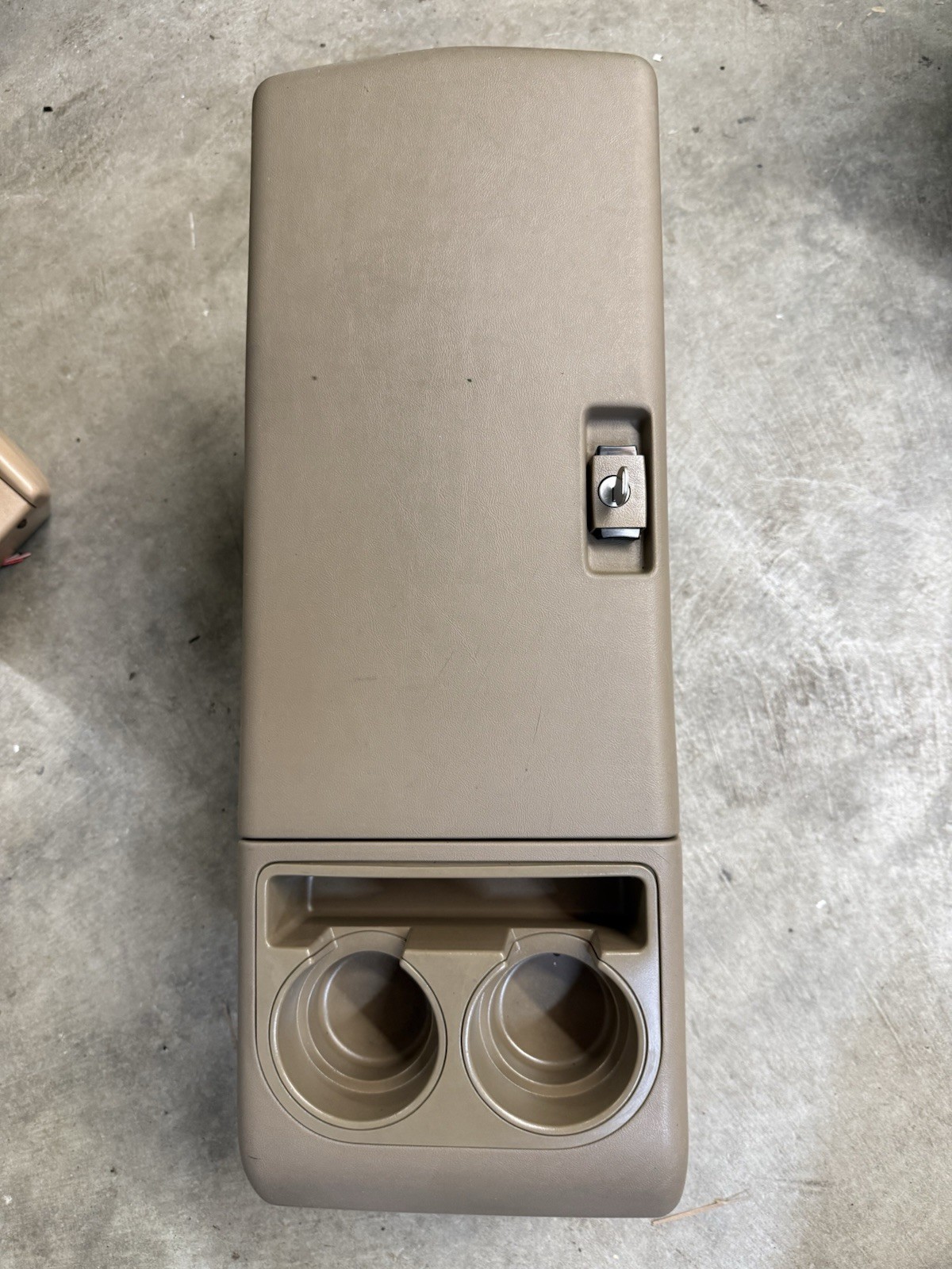 1988-1994 GMC Suburban Chevy Truck Center Console W/keyed Lock Tan OEM 88-94