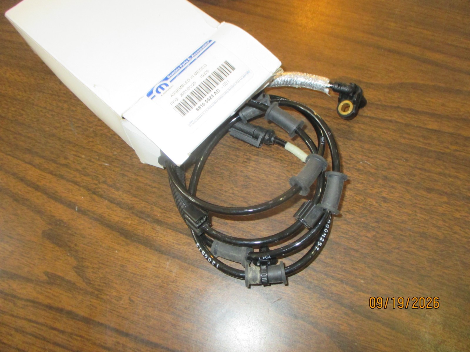 NEW IN BOX ABS Wheel Speed Sensor OEM Mopar 68165624AD DODGE RAM NEW IN BOX ABS Wheel Speed Sensor OEM Mopar 68165624AD DODGE RAM