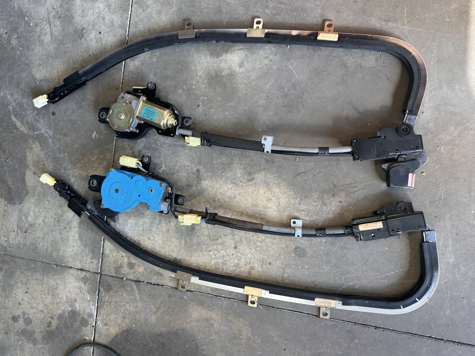89-94 Nissan 240sx Side Automatic Seatbelt Motor/Track S13 Seat Belt Auto SET 89-94 Nissan 240sx Side Automatic Seatbelt Motor/Track S13 Seat Belt Auto SET