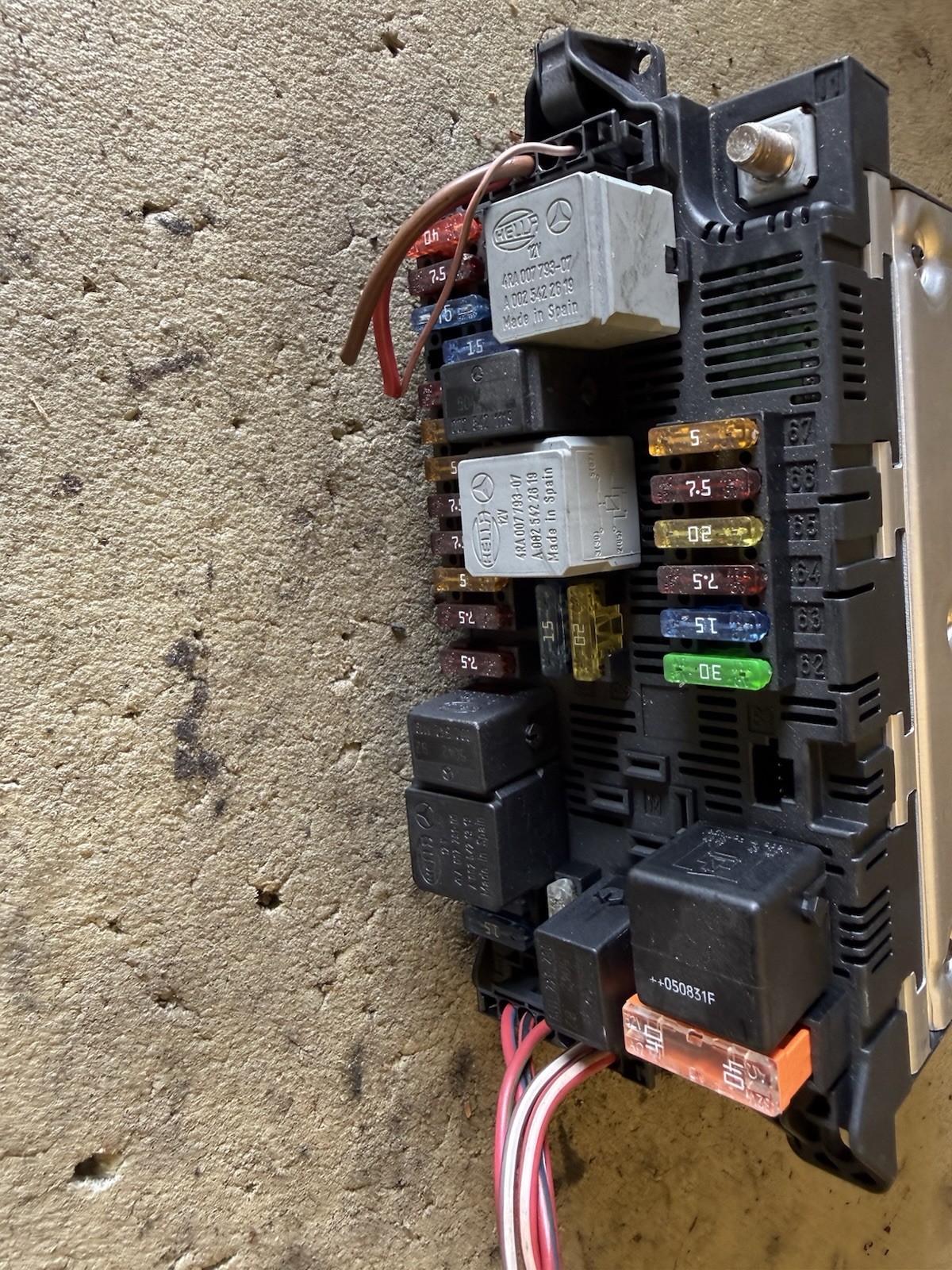 03-11 Mercedes W211 E320 E350 E500 Front SAM Fuse Relay Module 2115453901 Oem 03-11 Mercedes W211 E320 E350 E500 Front SAM Fuse Relay Module 2115453901 Oem