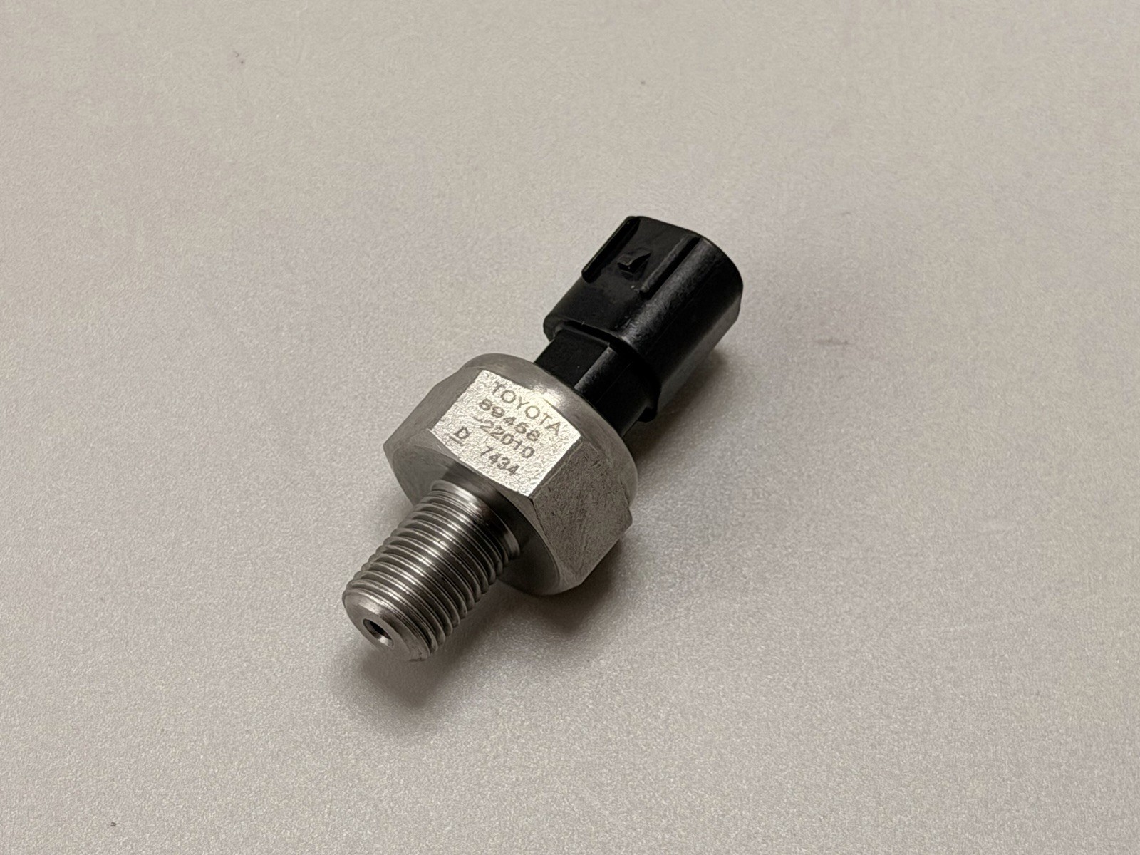 TOYOTA LEXUS Genuine OEM Fuel Pressure Sensor 89458-22010 RAV4 LS460 New TOYOTA LEXUS Genuine OEM Fuel Pressure Sensor 89458-22010 RAV4 LS460 New