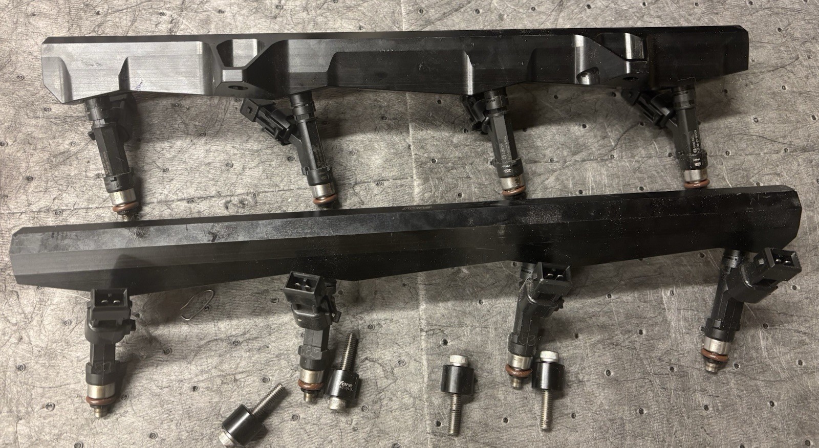 Fore Fuel Rails For FAST LSX 92 Intake With Deatschwerks 440 Cc Injectors Fore Fuel Rails For FAST LSX 92 Intake With Deatschwerks 440 Cc Injectors
