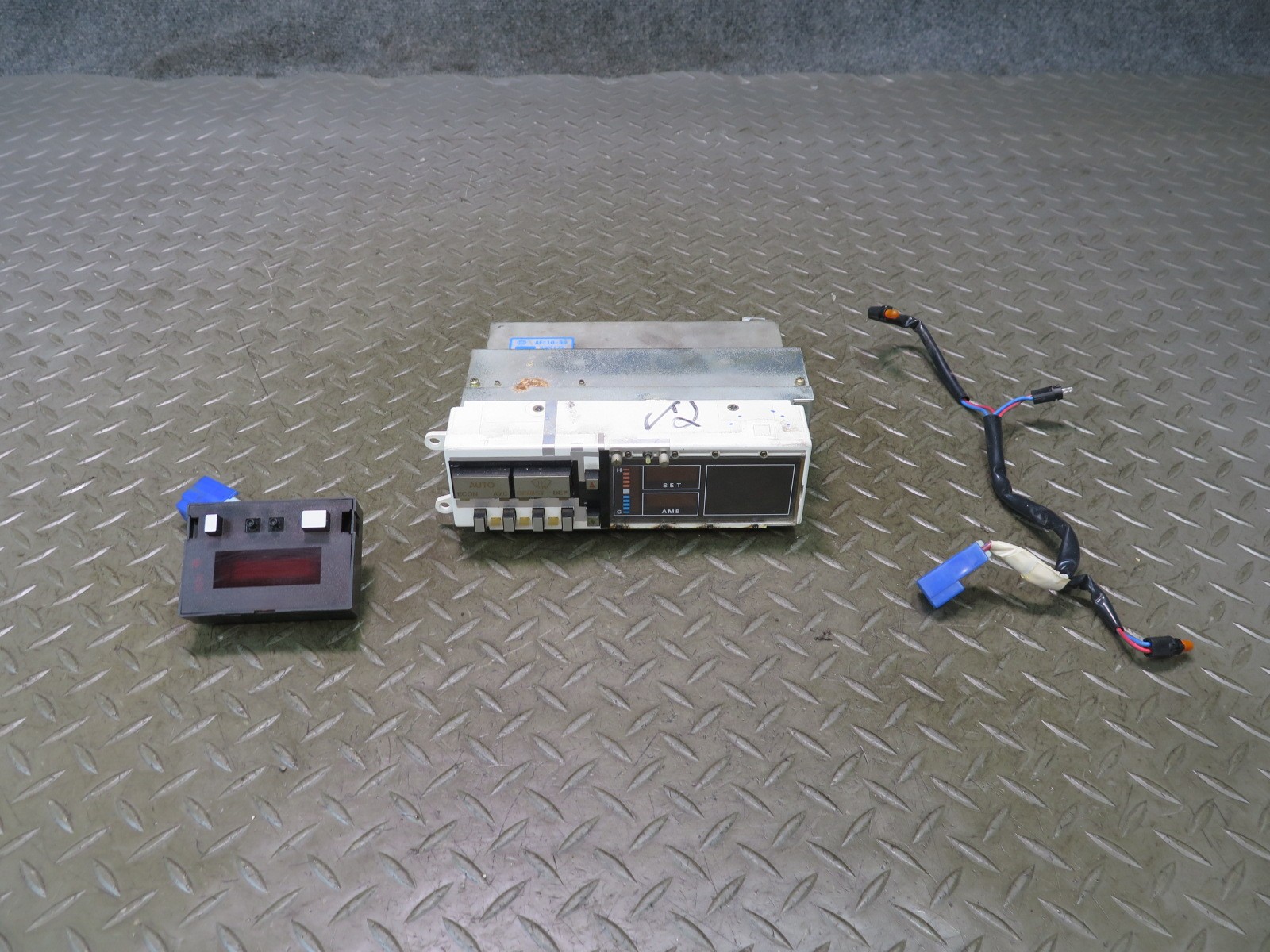 87-89 NISSAN Z31 300ZX DIGITAL CLOCK W A/C HEATER CLIMATE CONTROL SWITCH SET OEM