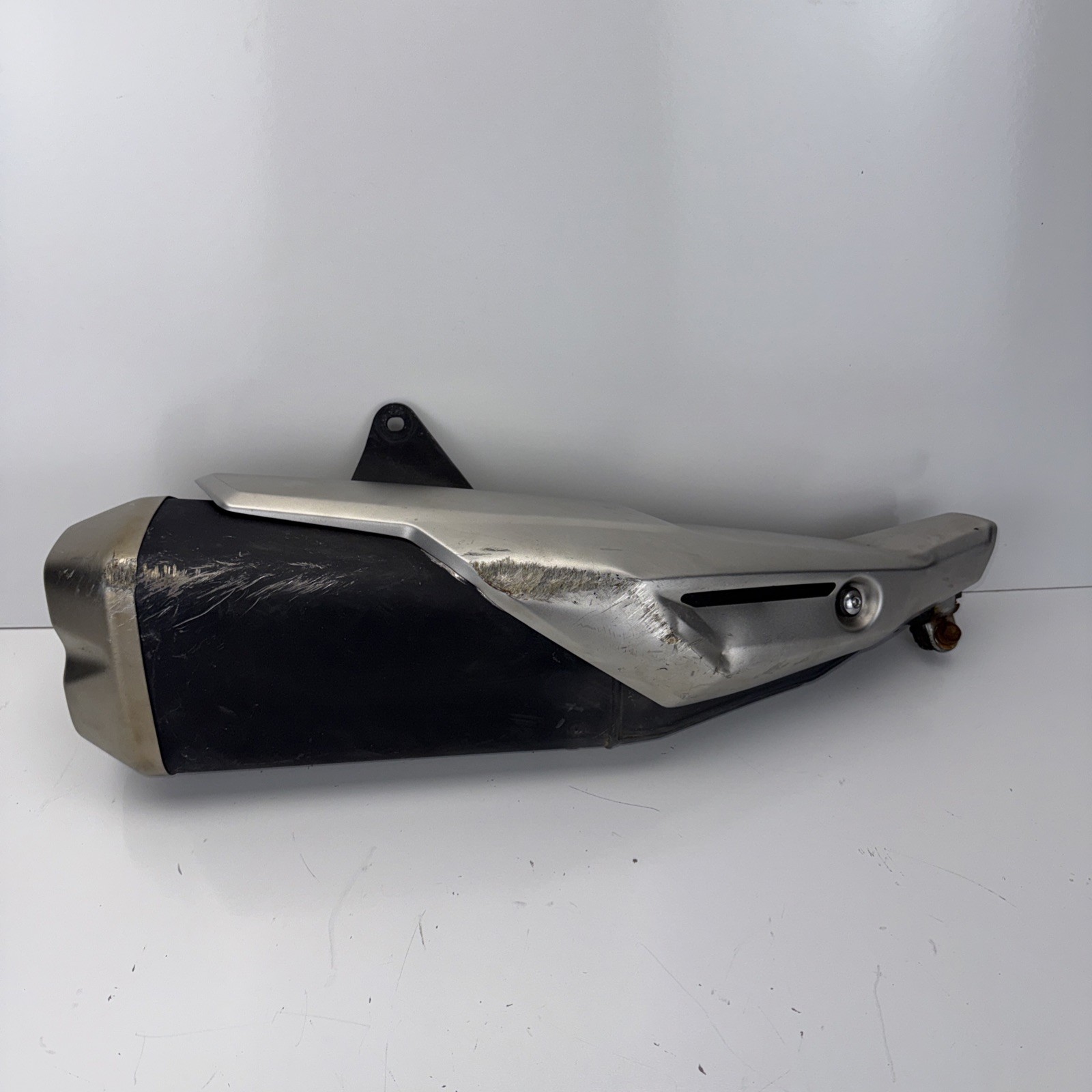 2022 (22-25) Honda CBR500R Engine Exhaust Muffler Heat Shield OEM 18310-MKP-DN1 2022 (22-25) Honda CBR500R Engine Exhaust Muffler Heat Shield OEM 18310-MKP-DN1
