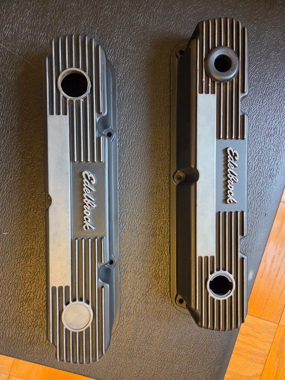 Vintage Used Edelbrock Mopar Small Block LA 318 340 360 Finned Valve Covers