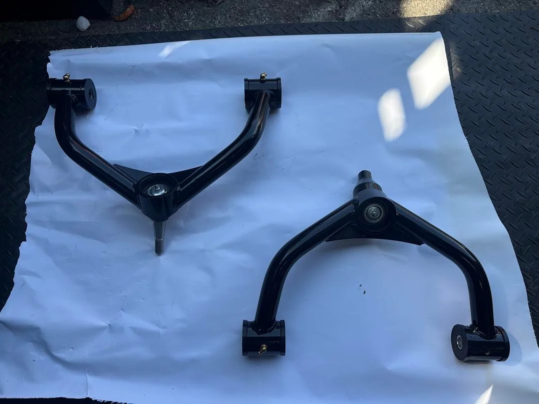 11-19 CHEVY SILVERADO 2500HD / GMC SIERRA 2500HD 2-4 IN. LIFT FRONT UPPER 11-19 CHEVY SILVERADO 2500HD / GMC SIERRA 2500HD 2-4 IN. LIFT FRONT UPPER