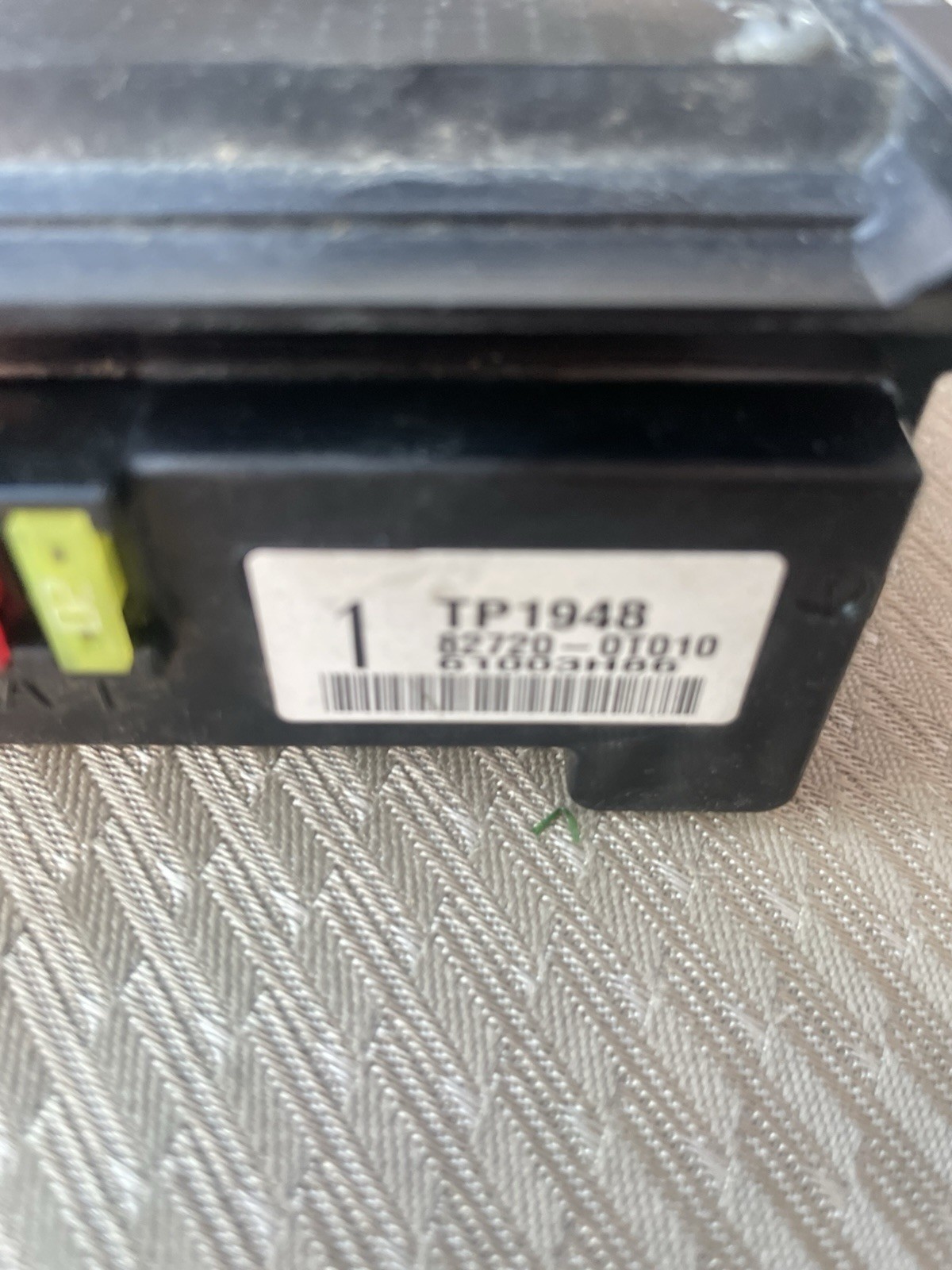 2009 2010 Toyota Venza Junction Block Fuse Box OEM (82720-0T010)