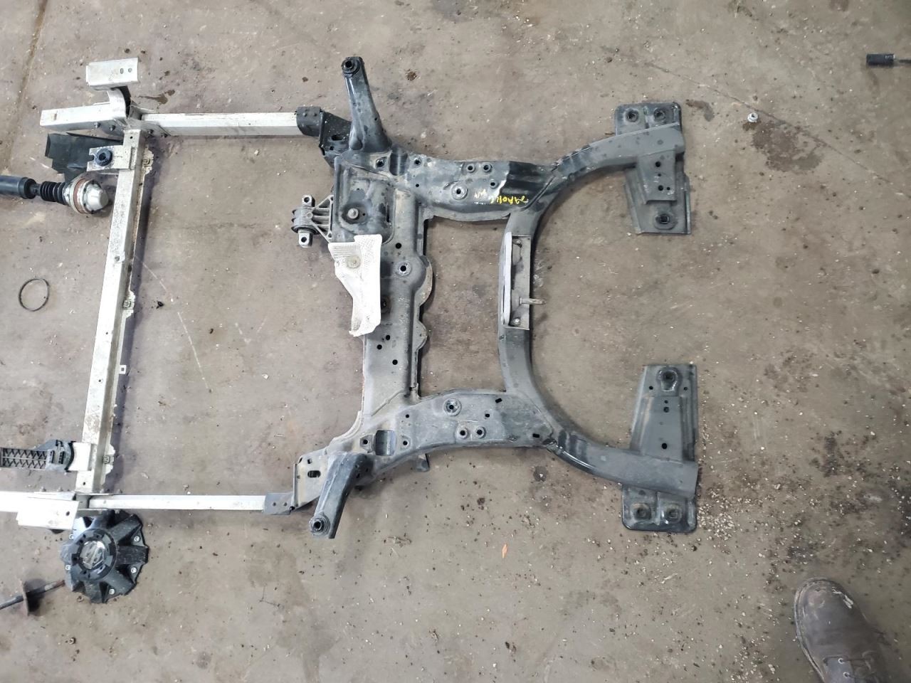 (LOCAL PICKUP ONLY) Crossmember/K-Frame 246 Type B250 Front Fits 13-19 MERCEDES 