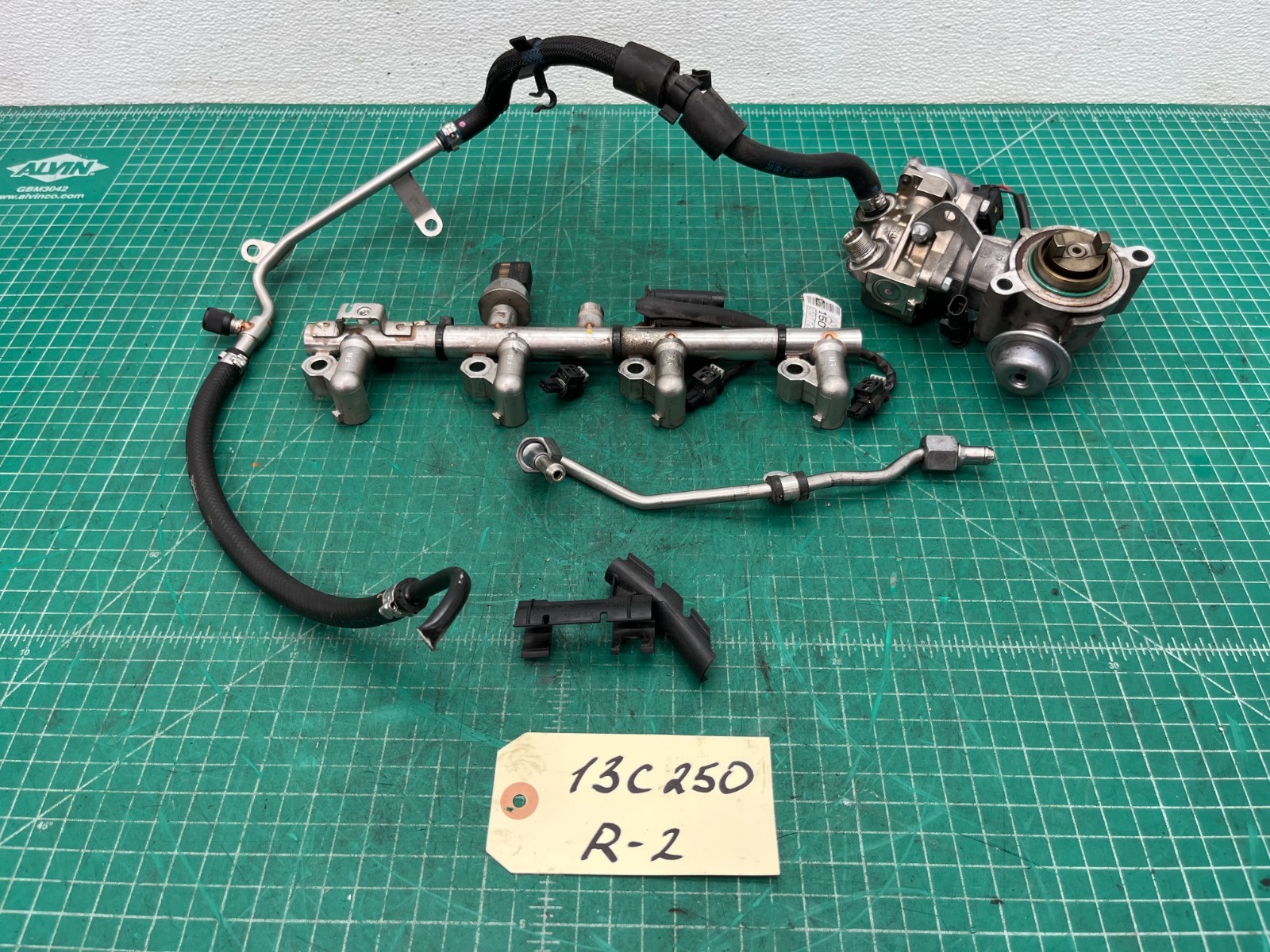 12-15 MERCEDES-BENZ SLK250 C250 M271 ENGINE FUEL RAIL HIGH PRESSURE PUMP OEM
