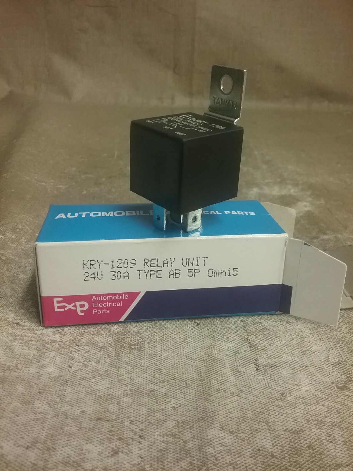 Exp Omni5 KRY-1209 Relay Unit 24V 30A Type AB 5 pins