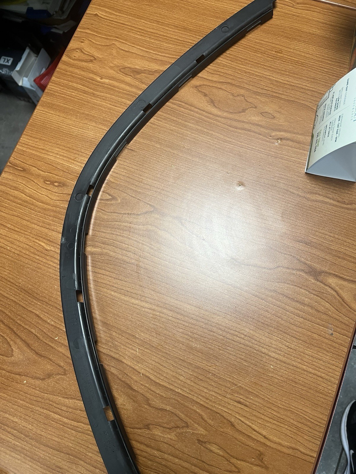2013-2019 MERCEDES GL GLS FRONT RIGHT FENDER WHEEL MOLDING TRIM Bracket Only 2013-2019 MERCEDES GL GLS FRONT RIGHT FENDER WHEEL MOLDING TRIM Bracket Only
