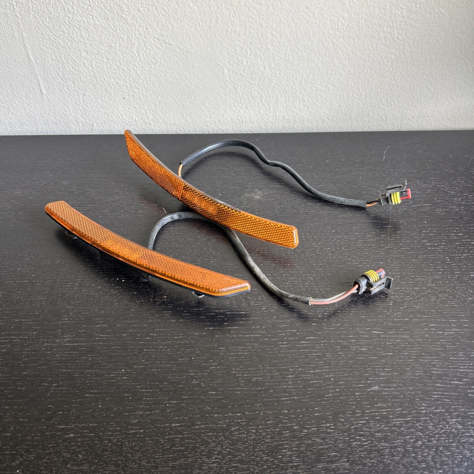LOTUS ELISE S2 SIDE MARKER FRONT RIGHT & LEFT OEM (see description & photos) LOTUS ELISE S2 SIDE MARKER FRONT RIGHT & LEFT OEM (see description & photos)