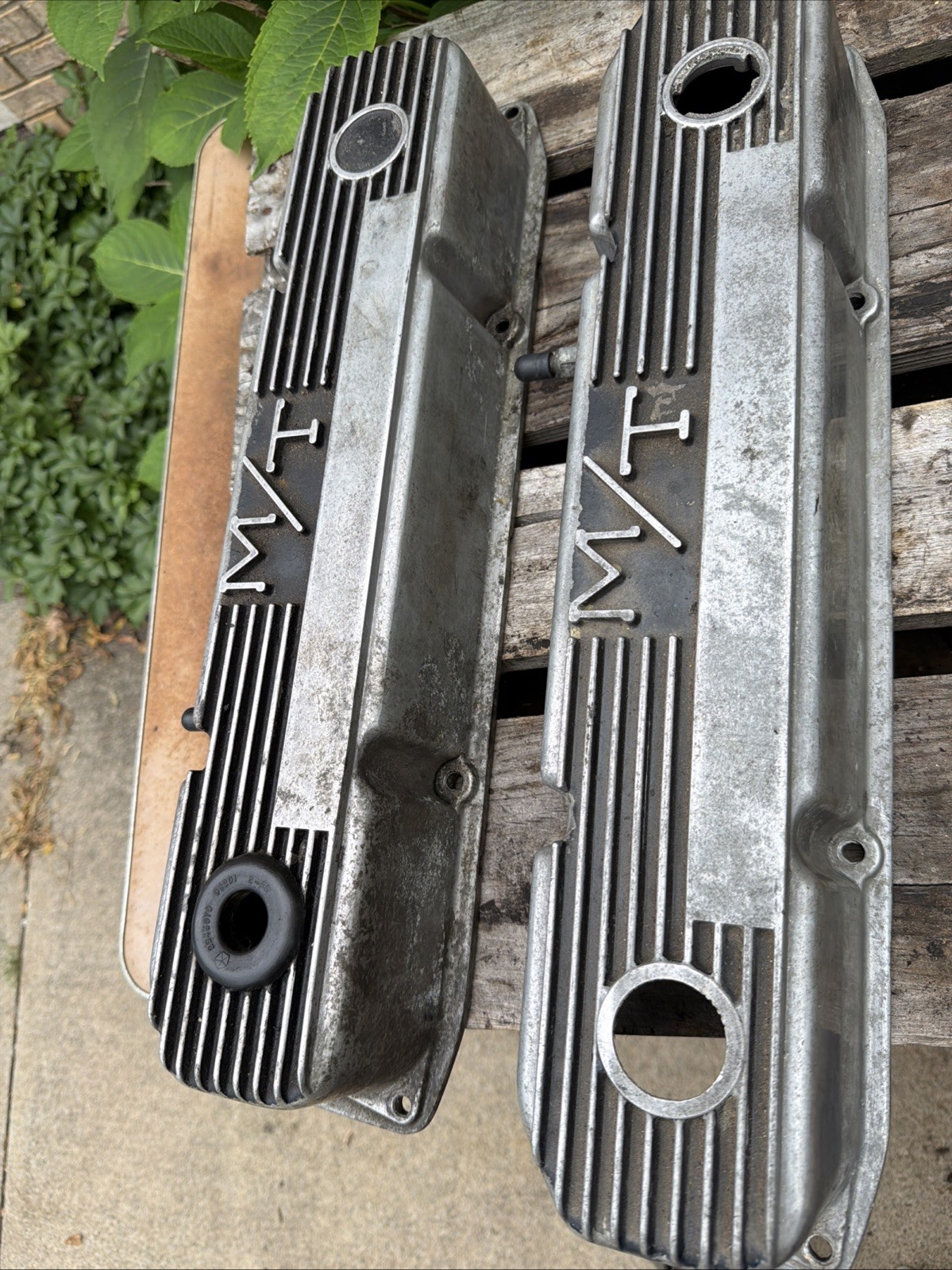 Mopar BB Vintage M/T Mickey Thompson Aluminum Finned Valve Covers pair 383 440 Mopar BB Vintage M/T Mickey Thompson Aluminum Finned Valve Covers pair 383 440