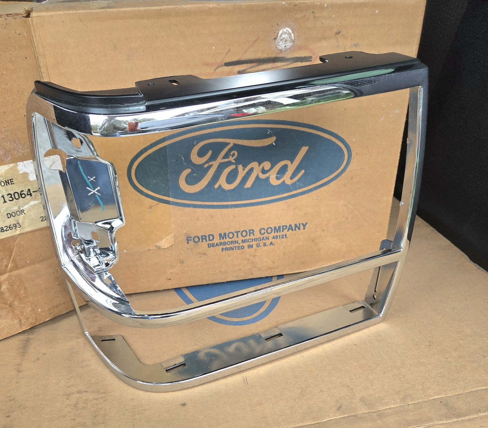 NOS 89 - 92 Ford Ranger Bronco II Head Lamp Bezel RH F2TZ 13064 NOS 89 - 92 Ford Ranger Bronco II Head Lamp Bezel RH F2TZ 13064