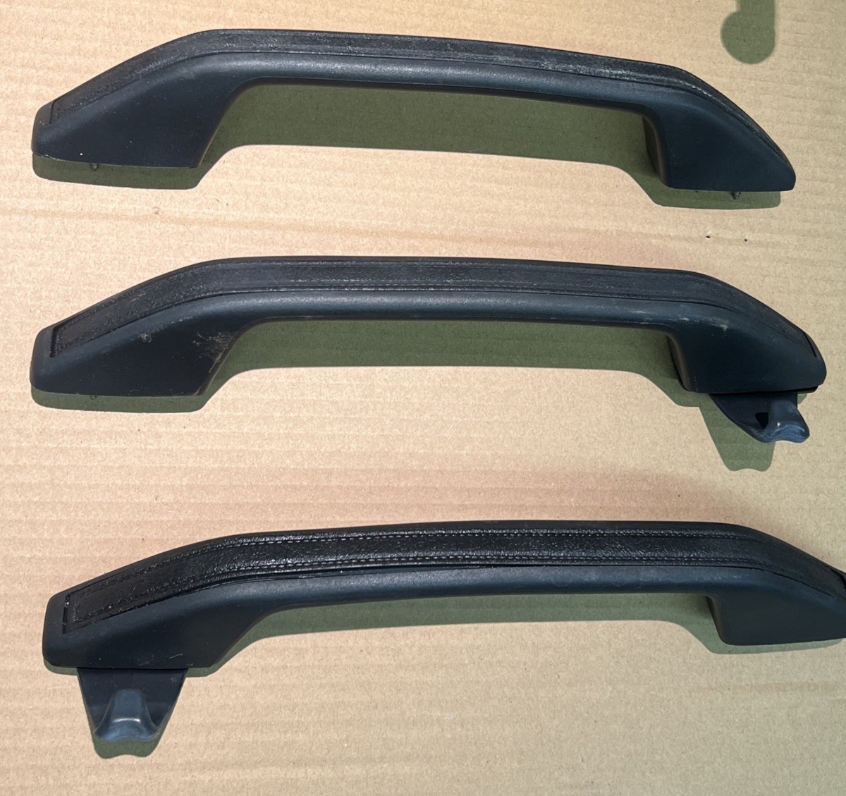 ๐ธ๐ช 1989-97* VOLVO 740 940 960 SET OF 3 OVERHEAD GRAB HANDLES OEM BLACK USED ๐ธ๐ช 1989-97* VOLVO 740 940 960 SET OF 3 OVERHEAD GRAB HANDLES OEM BLACK USED