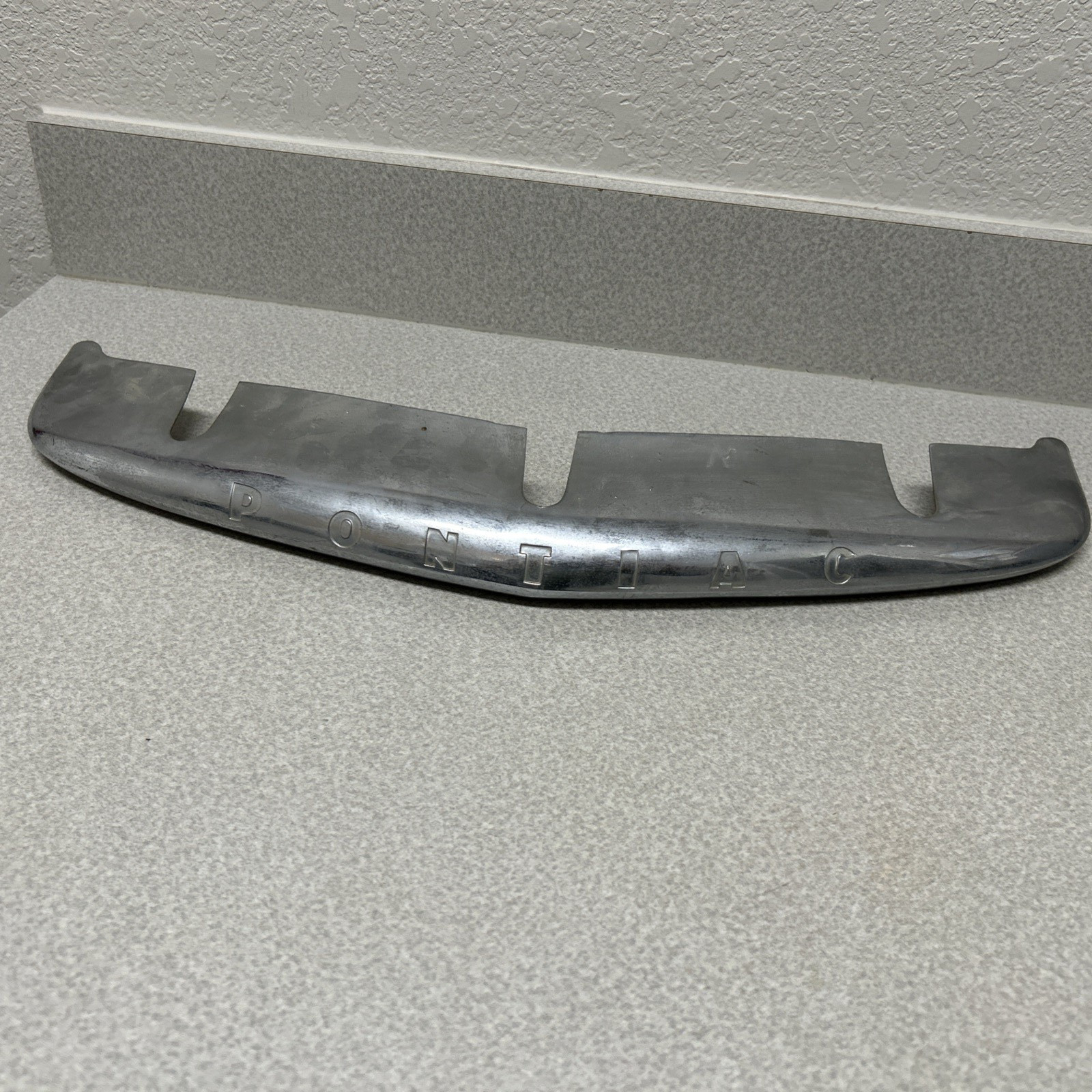 1948 Pontiac grille/nameplate, GM #510524