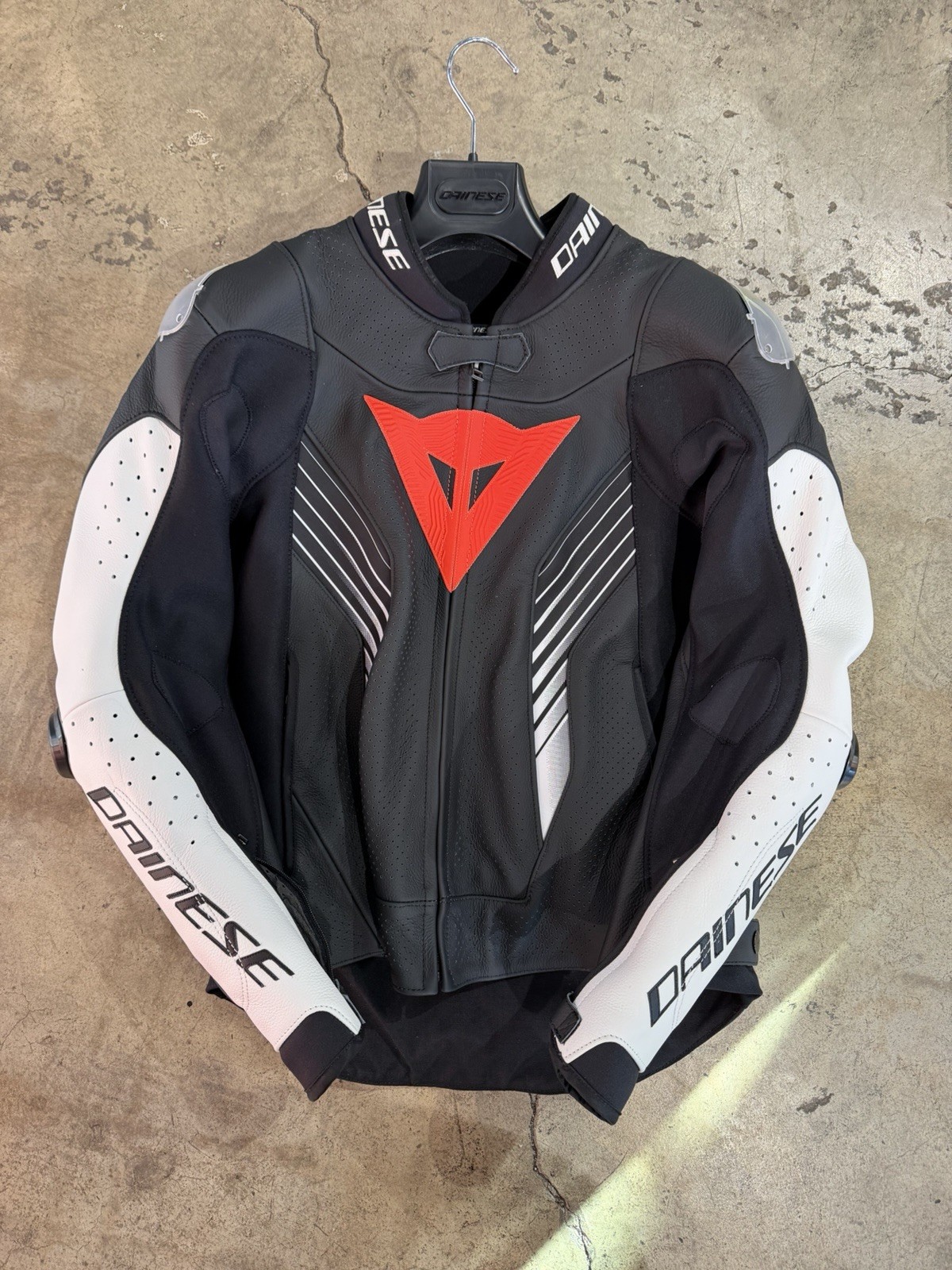 Dainese Men's Super Speed 5 Perforated Leather Motorcycle Jacket Size 52 Dainese Men's Super Speed 5 Perforated Leather Motorcycle Jacket Size 52