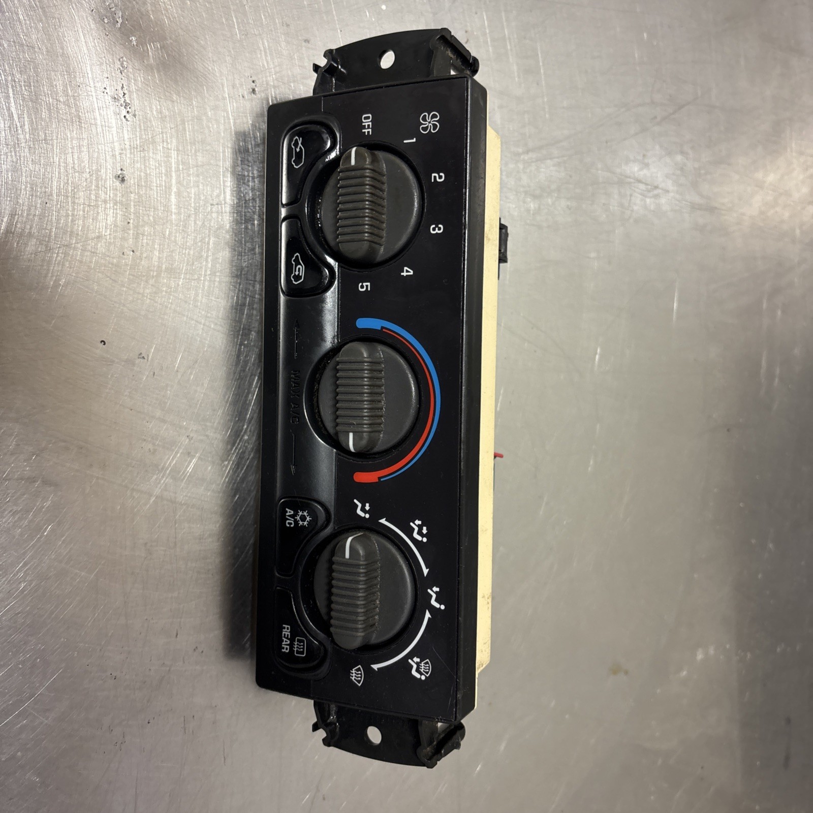 1999-2002 Silverado Tahoe GMC Sierra Yukon Climate Control AC 09361345 OEM 1999-2002 Silverado Tahoe GMC Sierra Yukon Climate Control AC 09361345 OEM