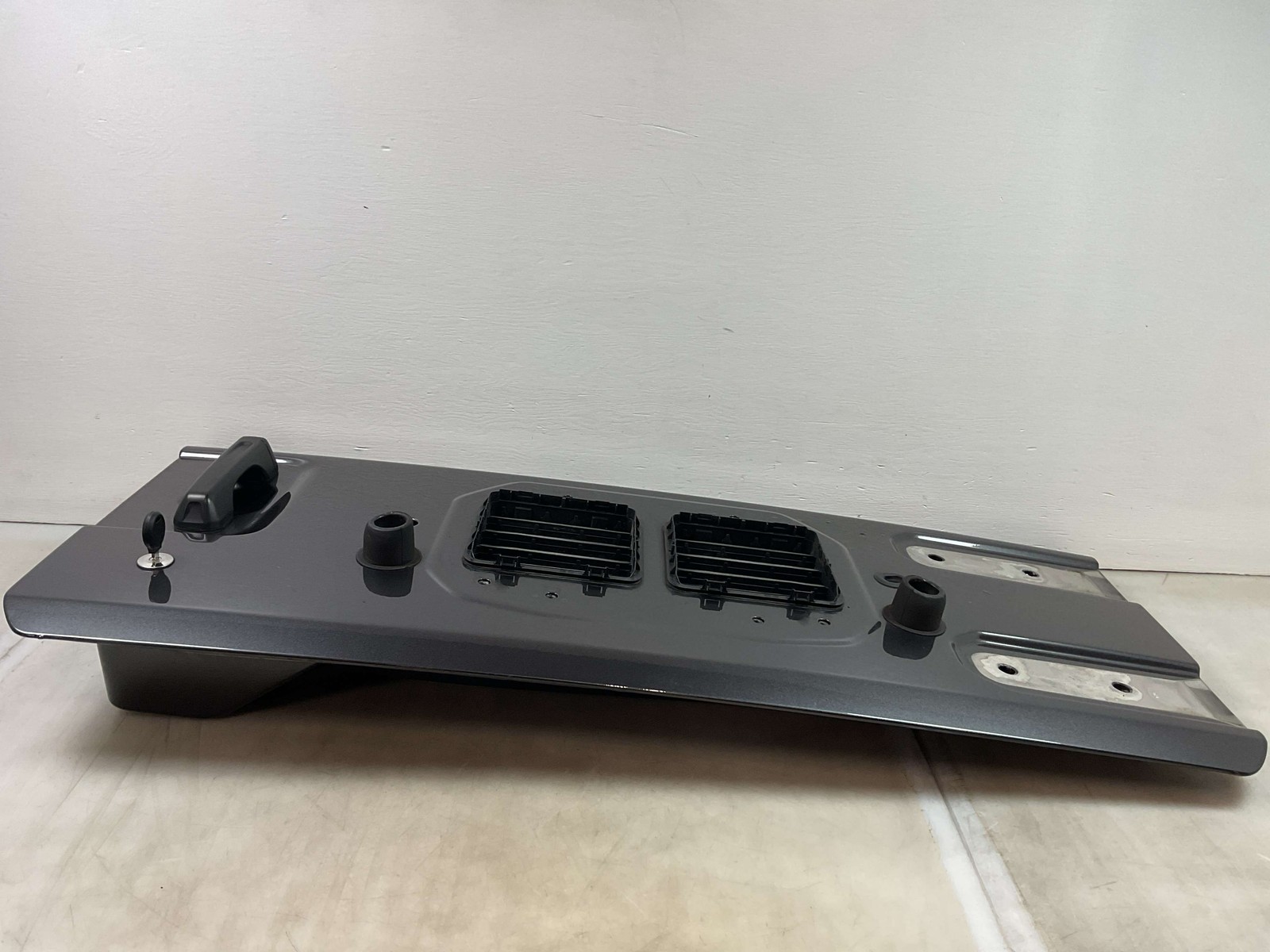 Jeep Wrangler JL OEM Rear Tailgate Assembly PAU Granite Crystal 2018-2024 139328