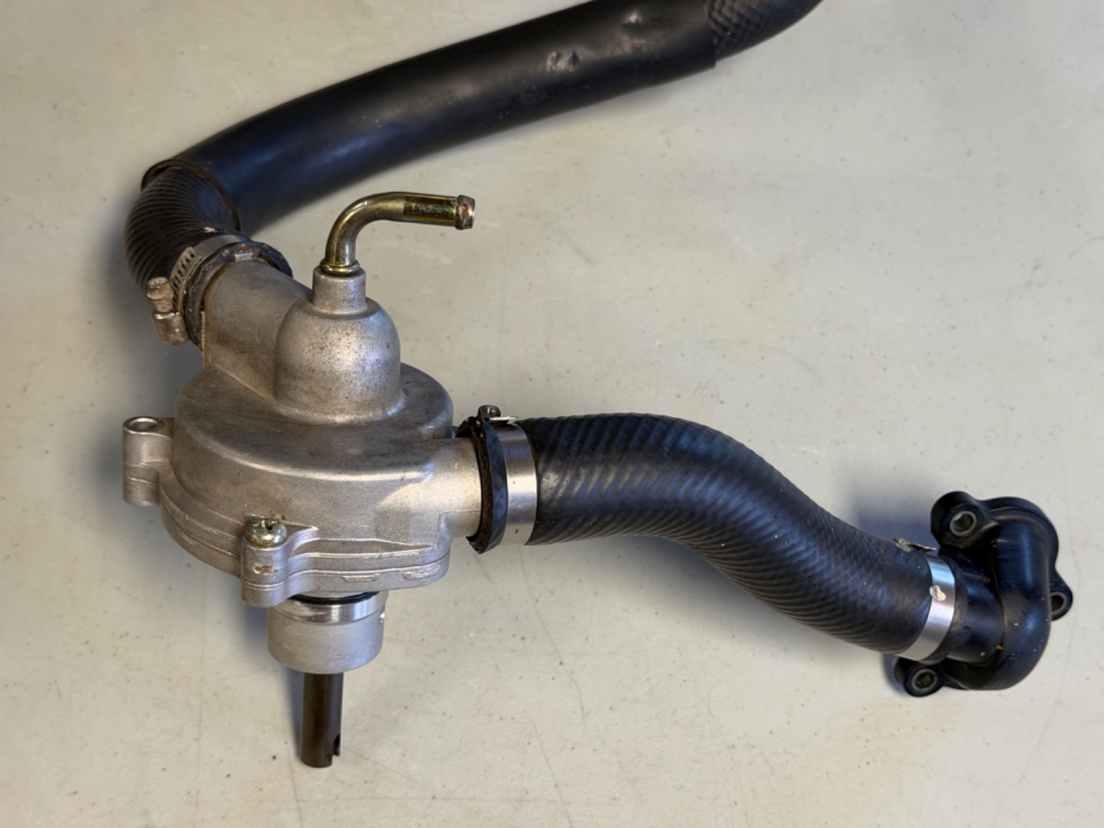 99-07 Suzuki Hayabusa GSX 1300R Engine Water Pump & HOSES OEM 99-07 Suzuki Hayabusa GSX 1300R Engine Water Pump & HOSES OEM