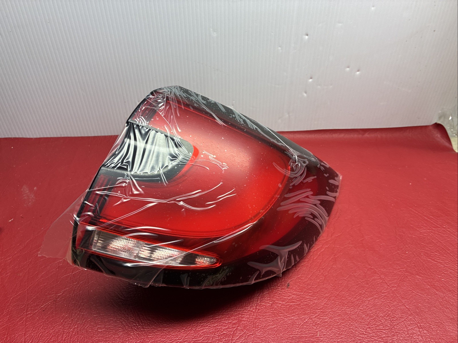 NEW 2021-2026 CHRYSLER PACIFICA RH PASSENGER LED TAILLIGHT OEM 68424932AC NEW 2021-2026 CHRYSLER PACIFICA RH PASSENGER LED TAILLIGHT OEM 68424932AC