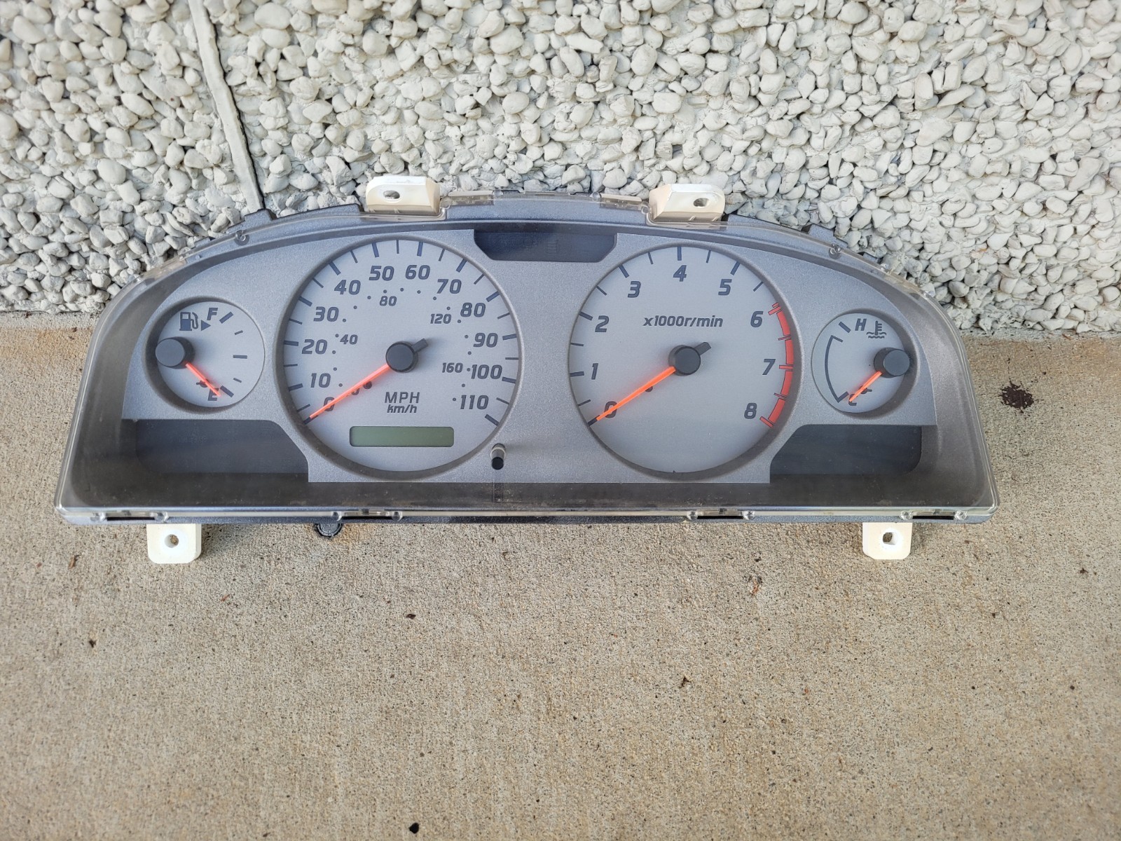2000-2001 Nissan Frontier Xterra Instrument Gauge Cluster Speedometer OEM 2000-2001 Nissan Frontier Xterra Instrument Gauge Cluster Speedometer OEM
