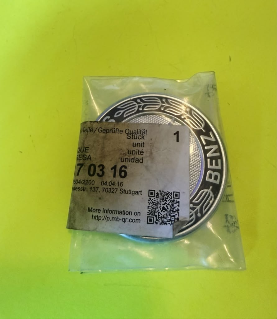 12 18 MERCEDES BENZ GLE 350 W166 FRONT HOOD  EMBLEM A2078170316