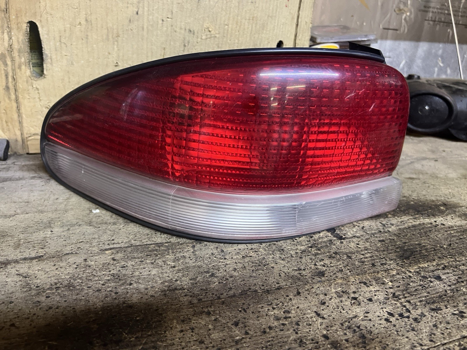 1995 to 2000 Chrysler Cirrus Left Driver LH Tail Light ASSEMBLY Oem 1995-2000