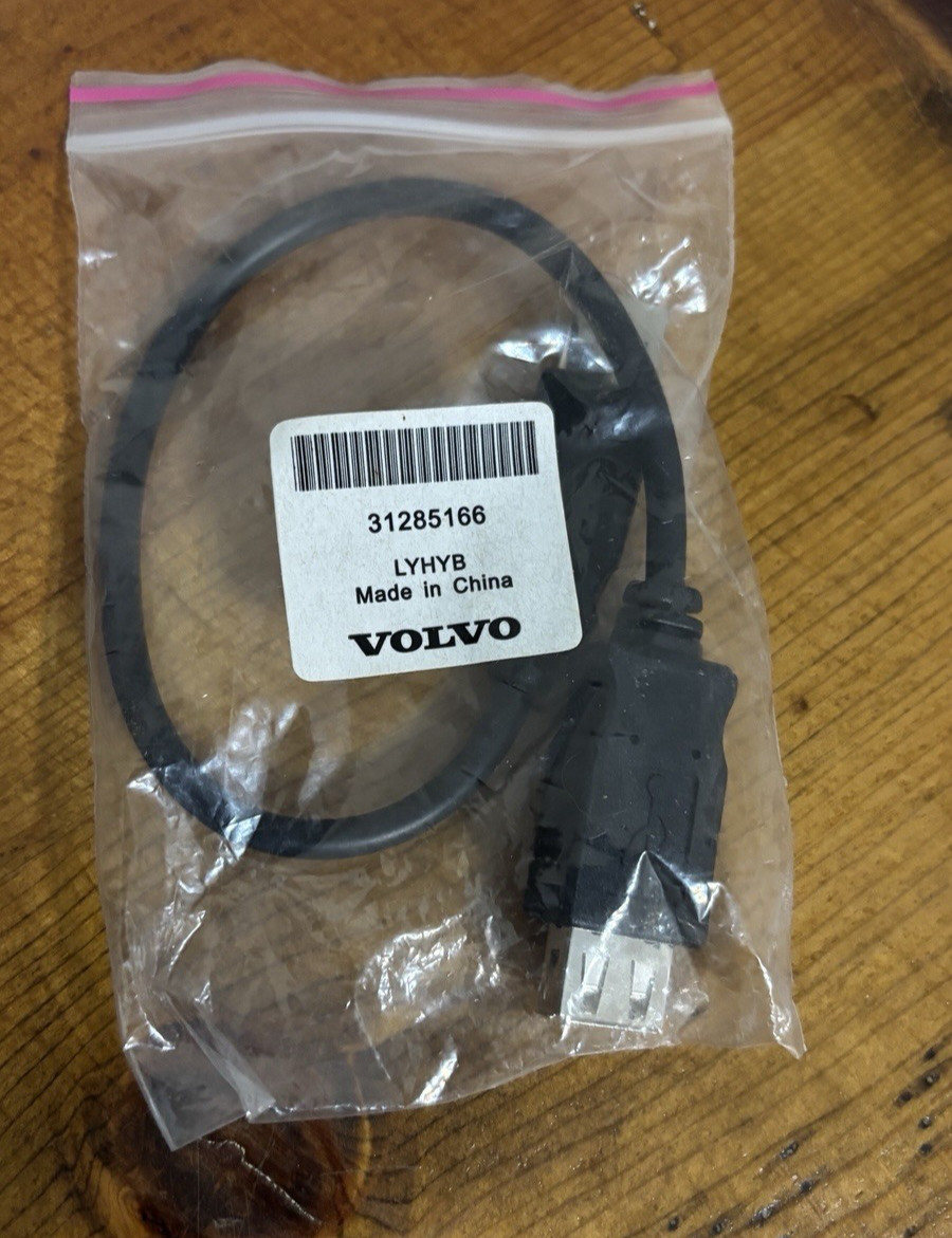 NEW Volvo Media Player Extension Cable Cord 31285166