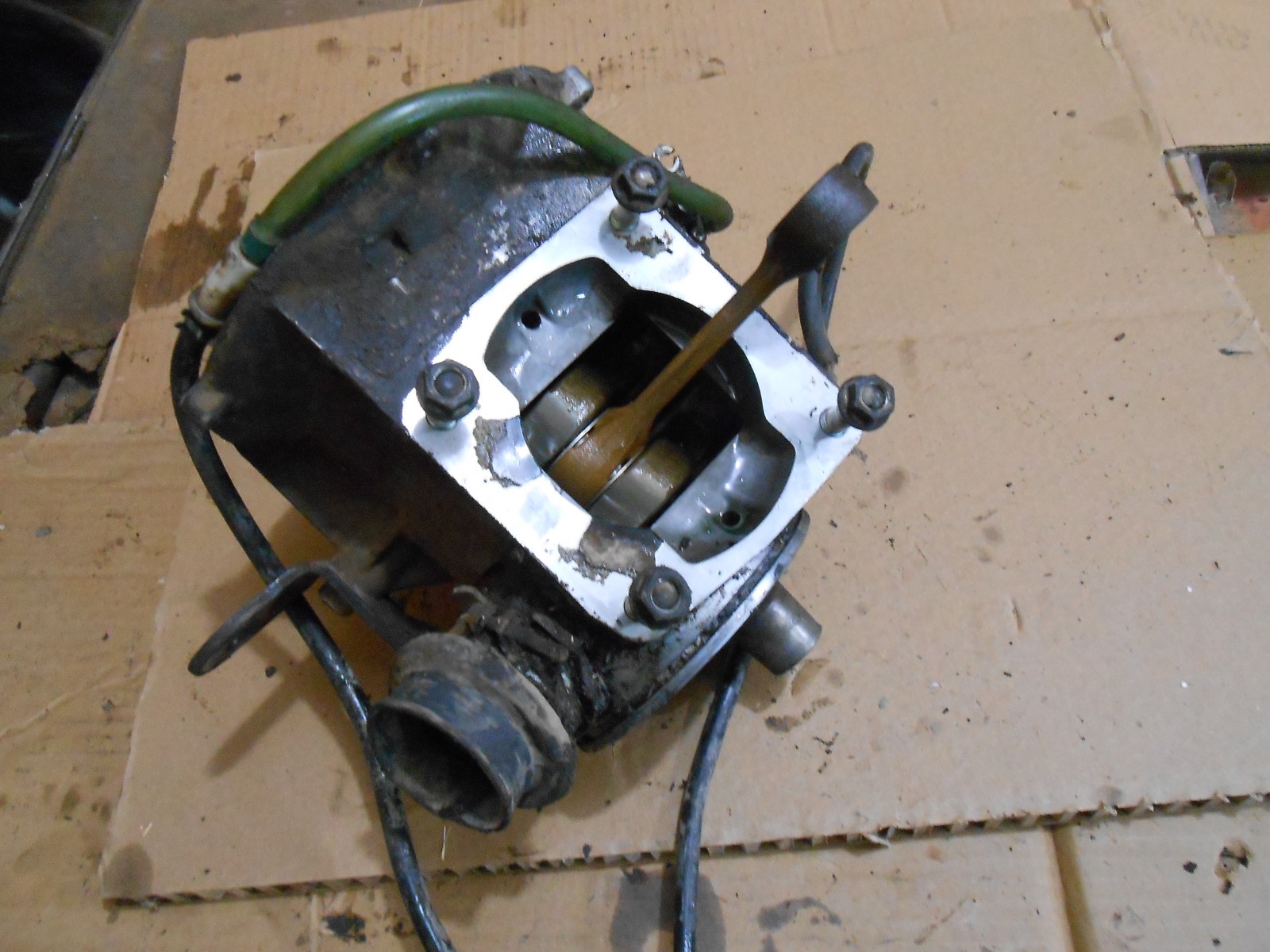 Polaris 250 Trail Boss 92 1992 4wd engine bottom end crank shaft cases oil pump