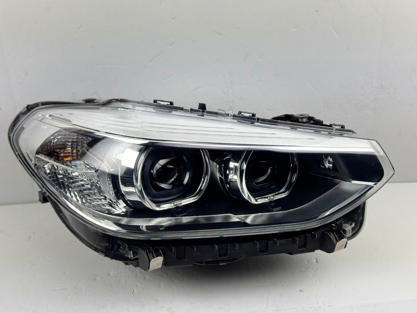 Perfect Complete 2018-2021 BMW X3 X4 LED Right Side Headlight OEM 63117466122 Perfect Complete 2018-2021 BMW X3 X4 LED Right Side Headlight OEM 63117466122