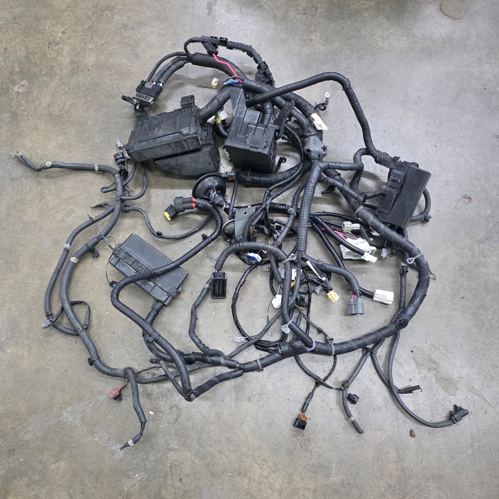 13-14 Nissan Pathfinder Engine Room Wiring Harness w/ Fuse Relay 24012-9PA0D OEM