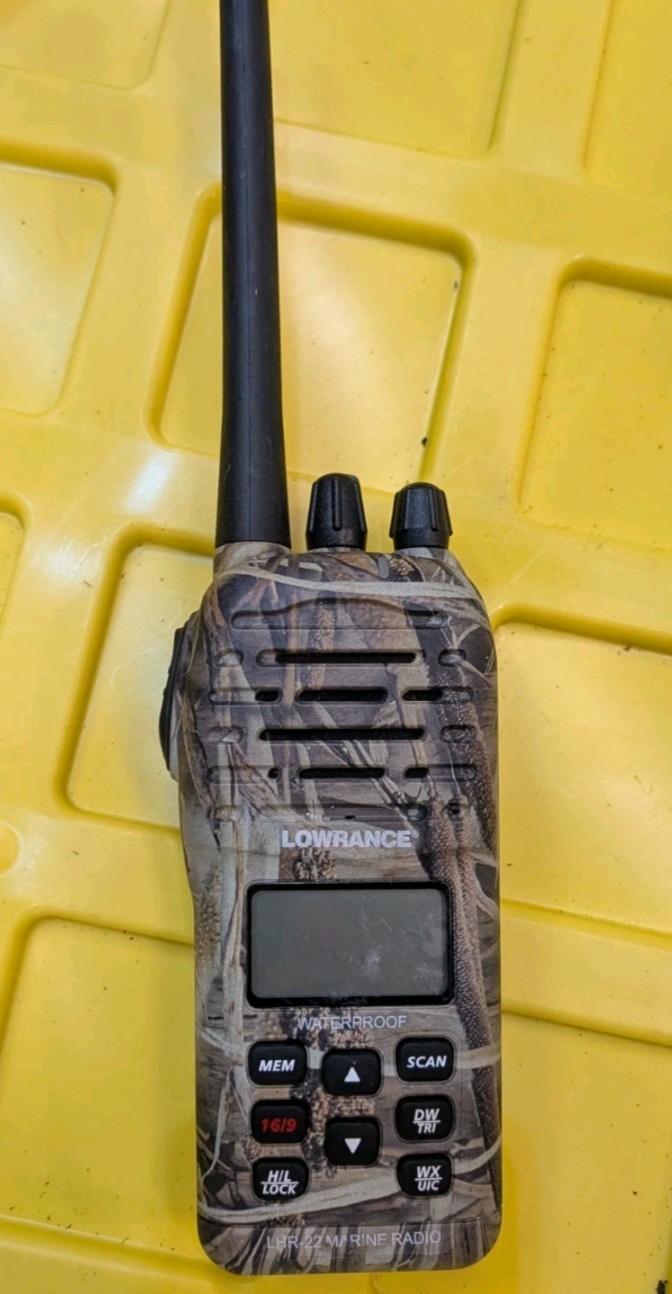 Lowrance LHR-22 Marine VHF/GPS 5/1W waterproof VHF handheld Radio 