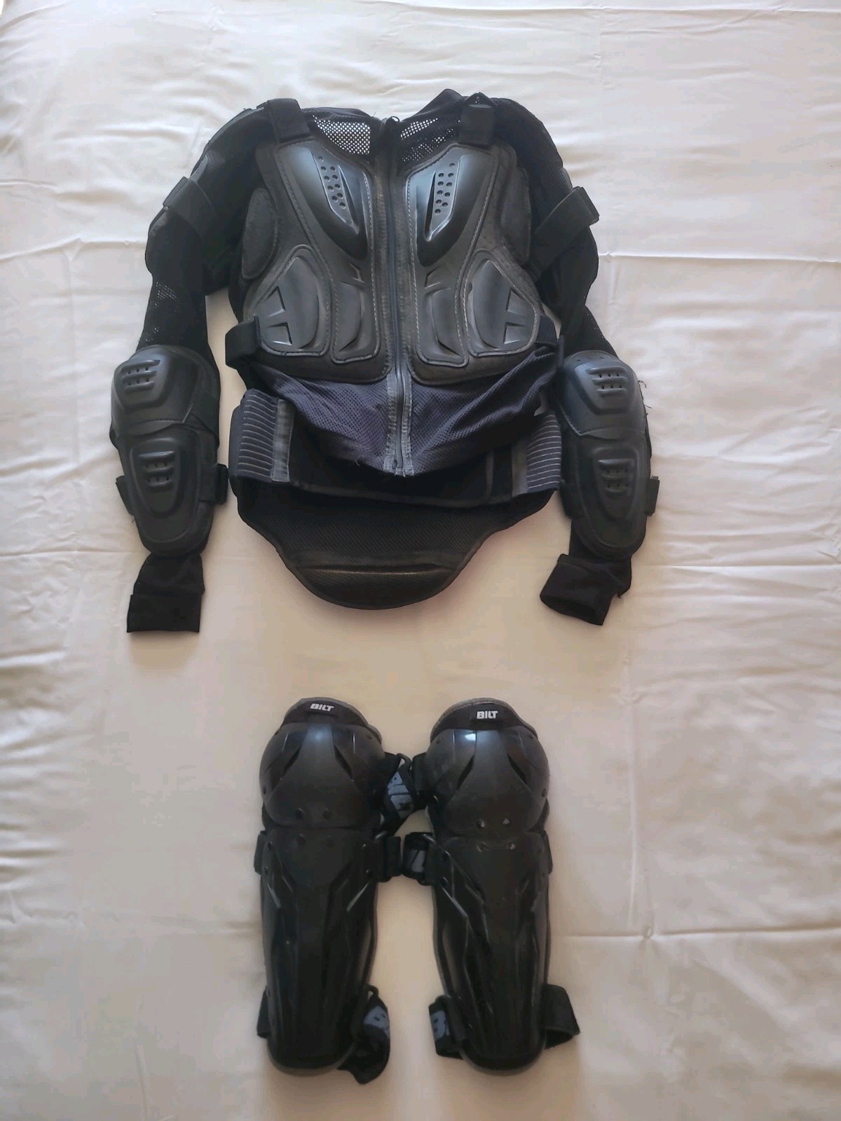 BILT Amped Jacket Black With Knee Guards Size Small *Missing One Shoulder Strap*