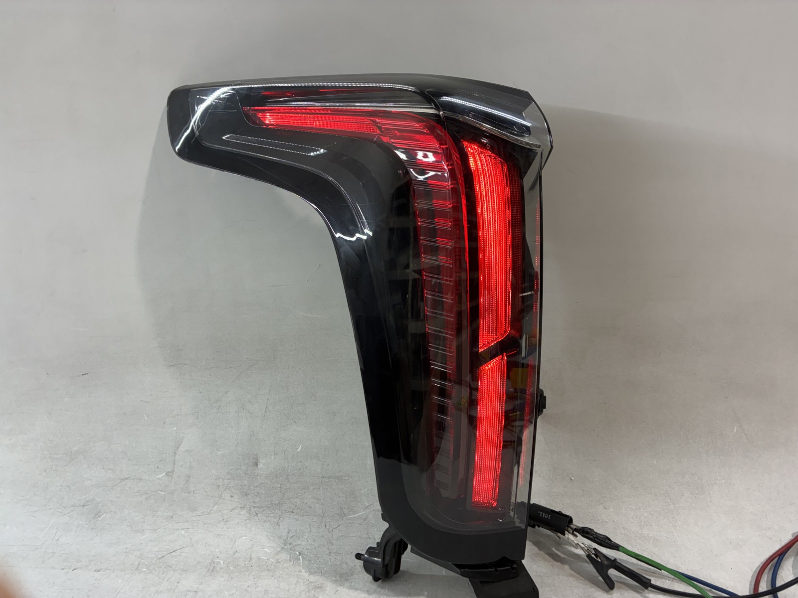 2020 2024 CADILLAC XT6 OUTER TAIL LIGHT OEM LEFT DRIVER SIDE LED LAMP 85000454