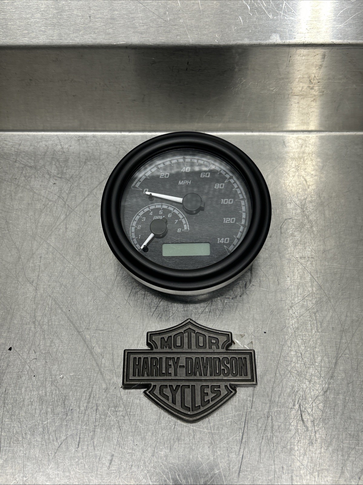 Dakota Digital MVX Black Tank Mounted Speedometer 2004-2013 Harley ROAD KING #40 Dakota Digital MVX Black Tank Mounted Speedometer 2004-2013 Harley ROAD KING #40
