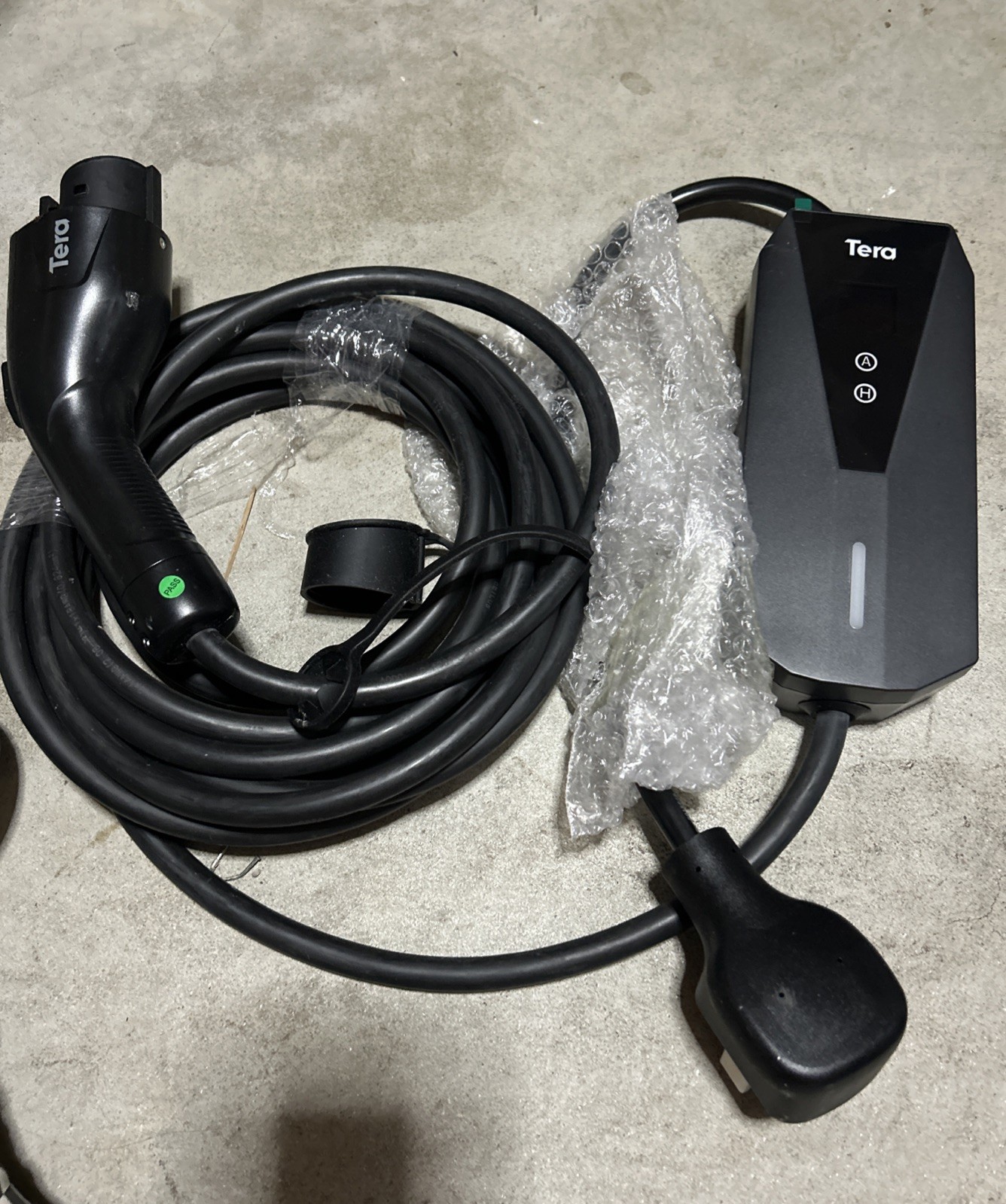 Tera Level 1 Level 2 Portable EV Charger 16A 120V 240V SAE J1772 Electric Cable Tera Level 1 Level 2 Portable EV Charger 16A 120V 240V SAE J1772 Electric Cable