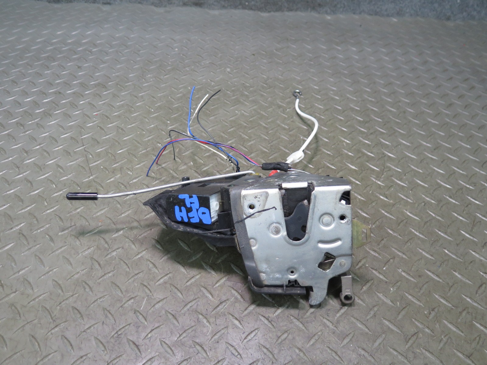 97-03 BMW E39 540i FRONT LEFT DOOR LOCK LATCH ACTUATOR OEM