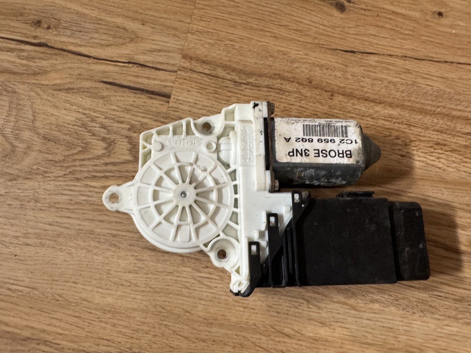 02-10 VW Volkswagen Beetle Left Drivers Window Motor OEM 1c2-959-802-a 02-10 VW Volkswagen Beetle Left Drivers Window Motor OEM 1c2-959-802-a