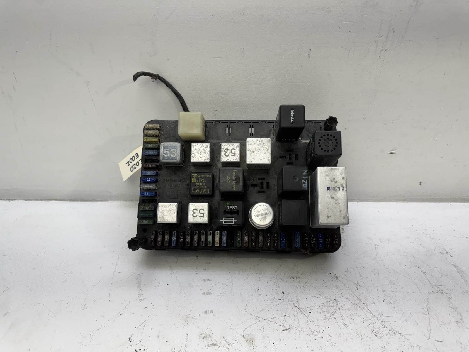 1986-1991 Porsche 944 Fuse Panel W/ Misc Relays