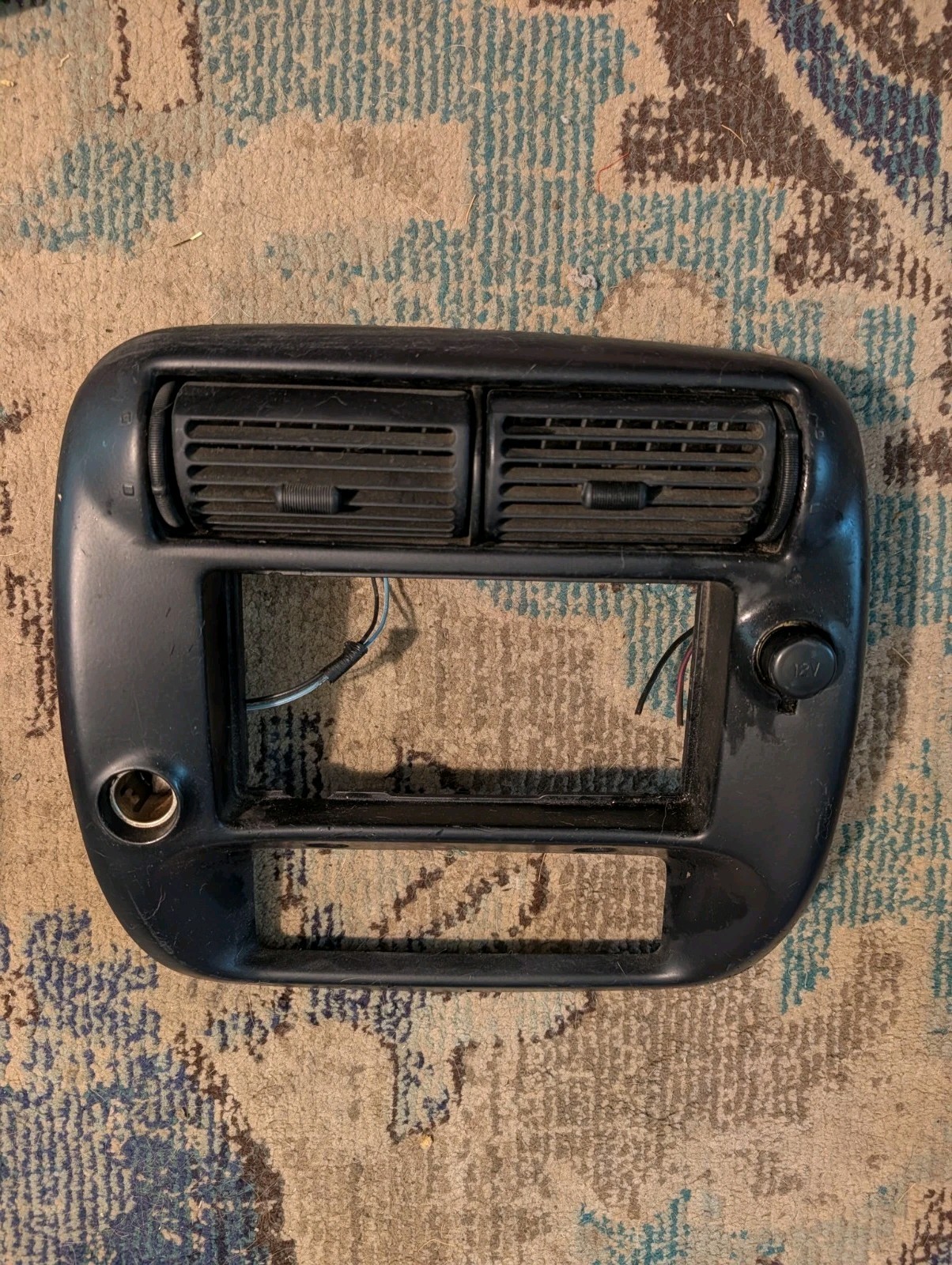 95-04 Ford Explorer Ranger & Mountaineer Dash Trim Radio Bezel W/Vents OEM 95-04 Ford Explorer Ranger & Mountaineer Dash Trim Radio Bezel W/Vents OEM
