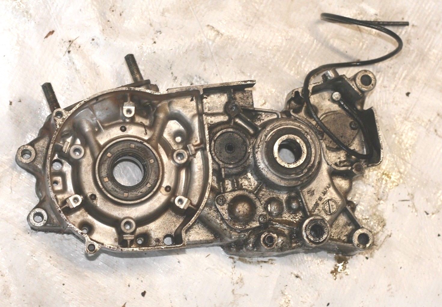 1975 SUZUKI RL 250  OEM ENGINE CASE  