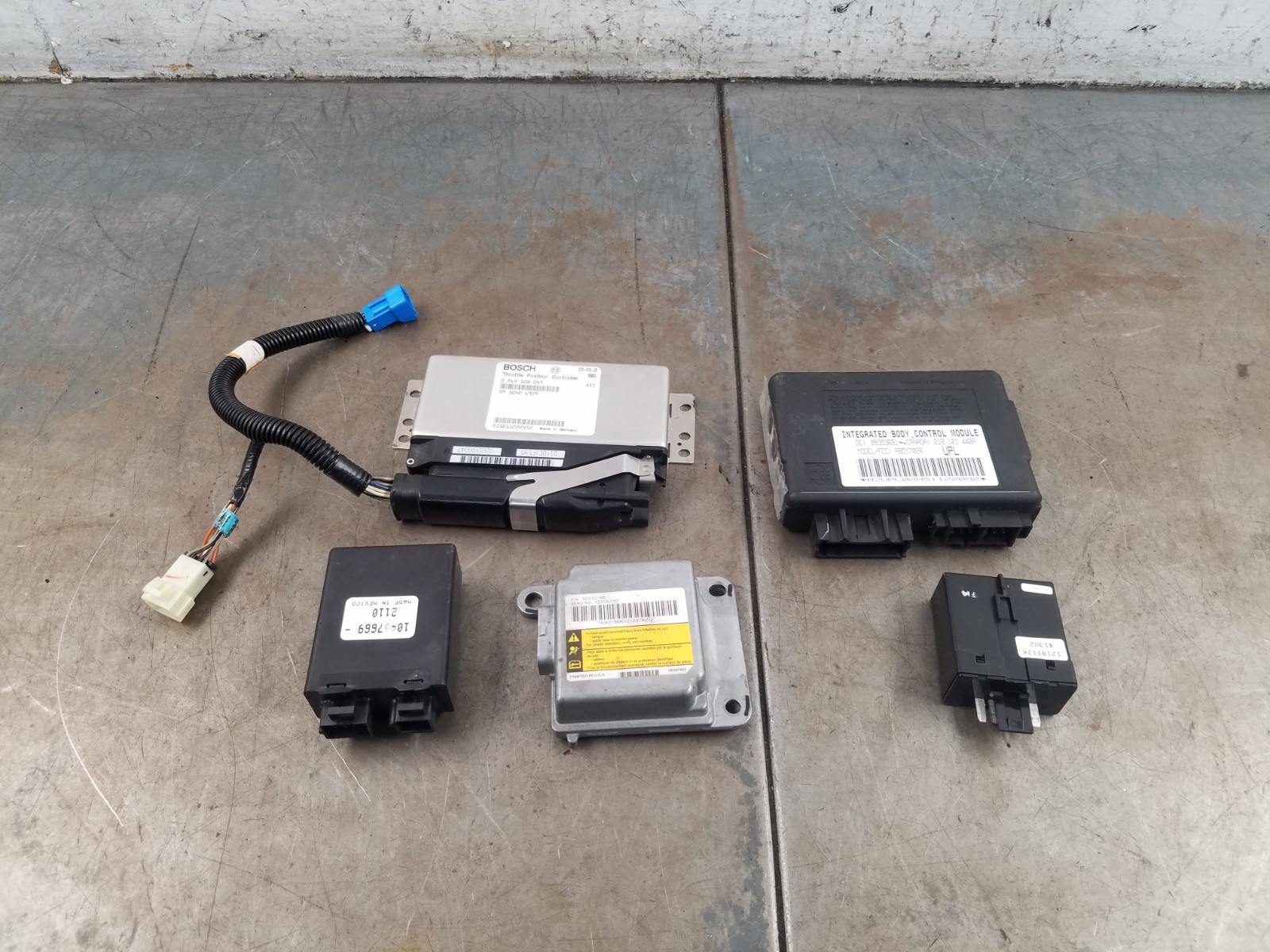 2002 Pontiac Trans Am   Body Control Modules #7623 Y4