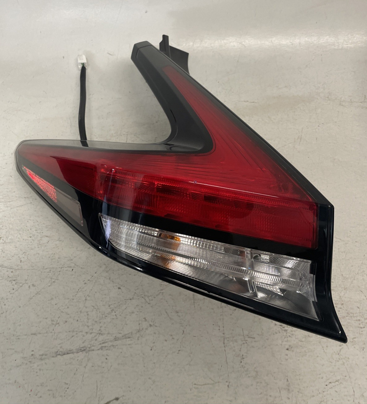 Nice 2018 - 2025 Nissan Leaf LED Tail Light Driver Left LH OEM 9003