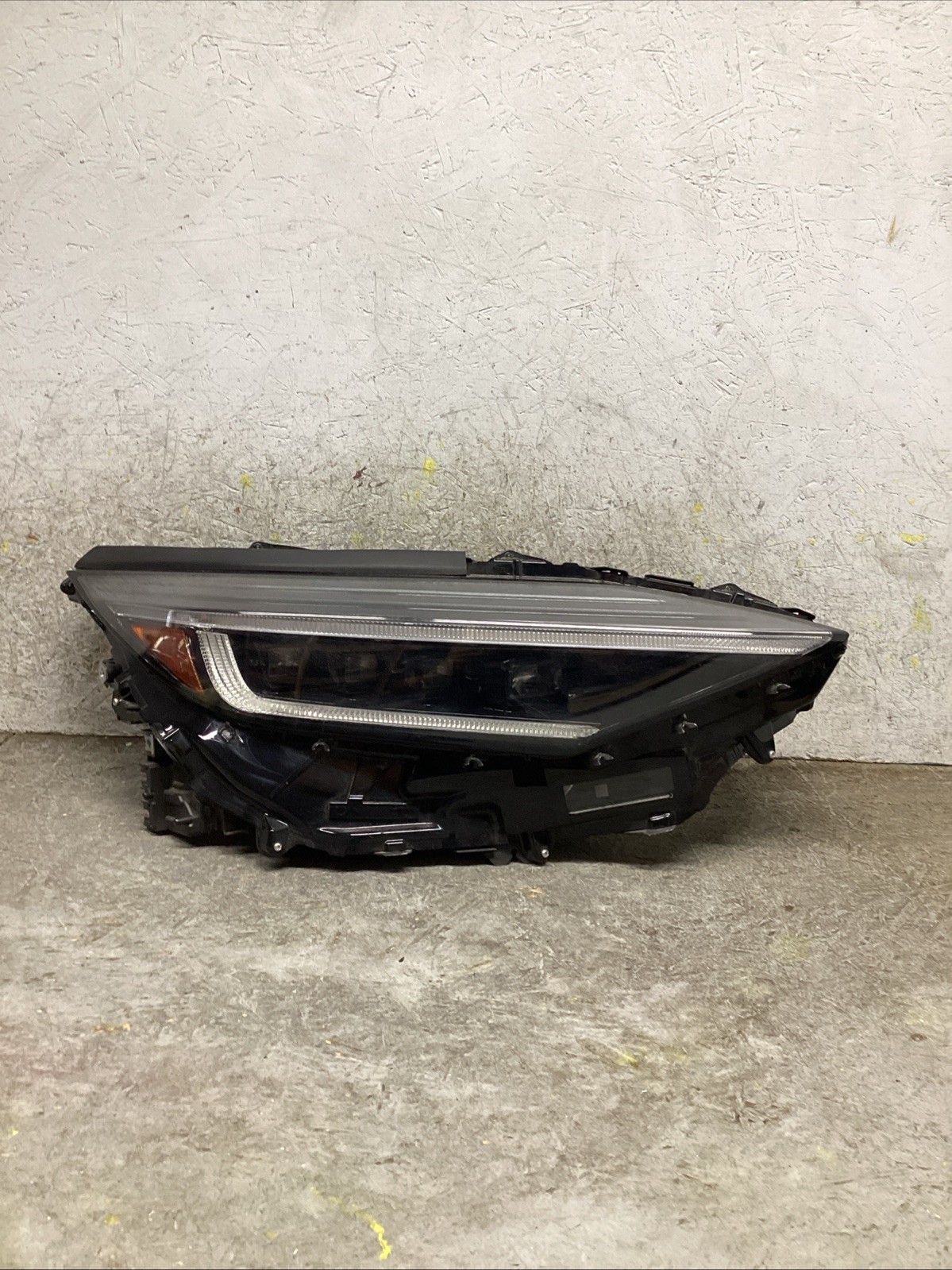 2023-2025 SUBARU SOLTERRA RIGHT RH PASSENGER SIDE HEADLIGHT OEM 8114542D50 2023-2025 SUBARU SOLTERRA RIGHT RH PASSENGER SIDE HEADLIGHT OEM 8114542D50