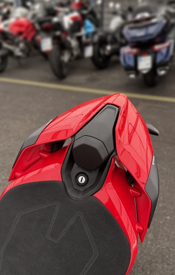 Ducati panigale 2025 Carbon Fiber Seat Sliders Ducati panigale 2025 Carbon Fiber Seat Sliders