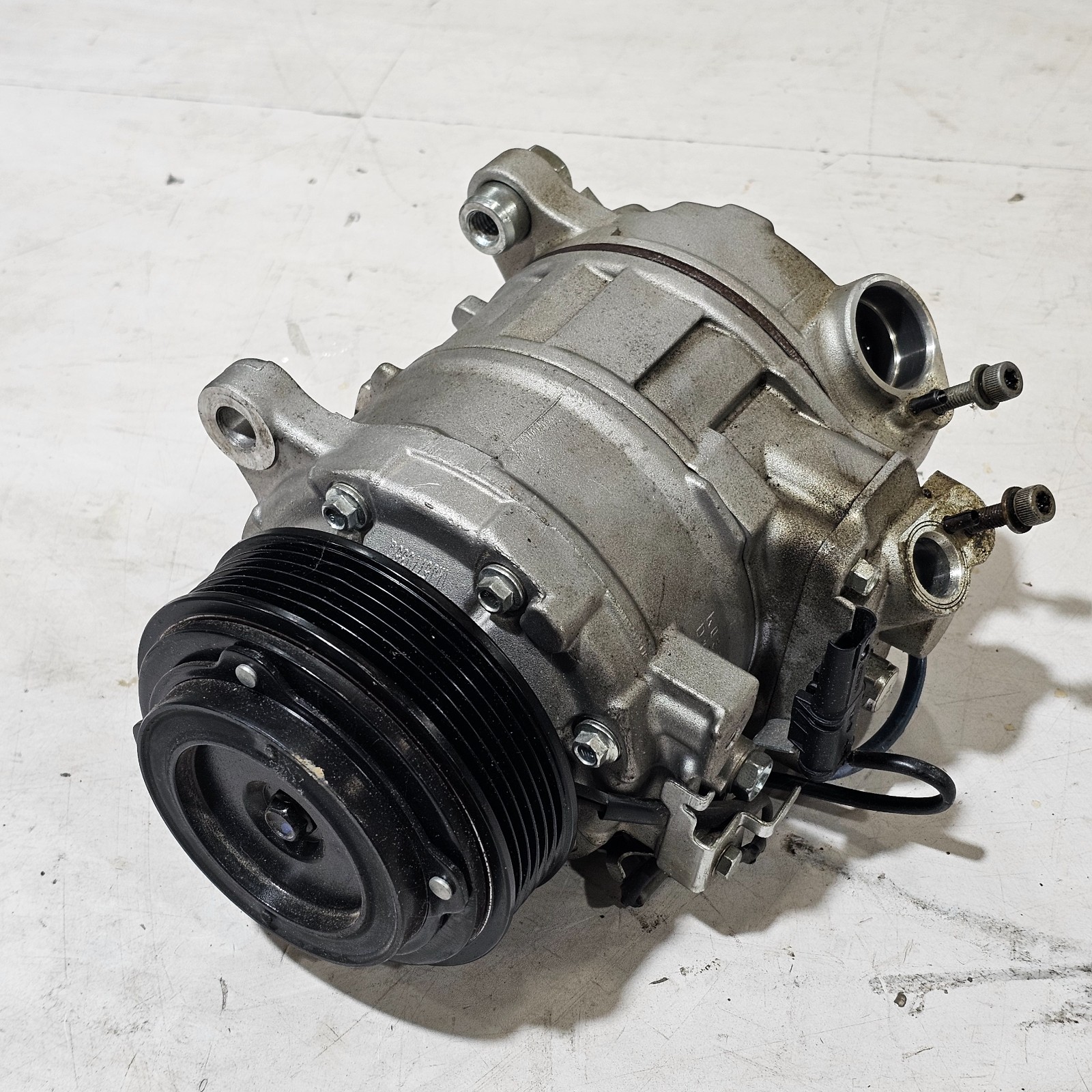 12-16 BMW F10 F30 328i 428i N20 N26 Air Conditioning AC Compressor 9216466